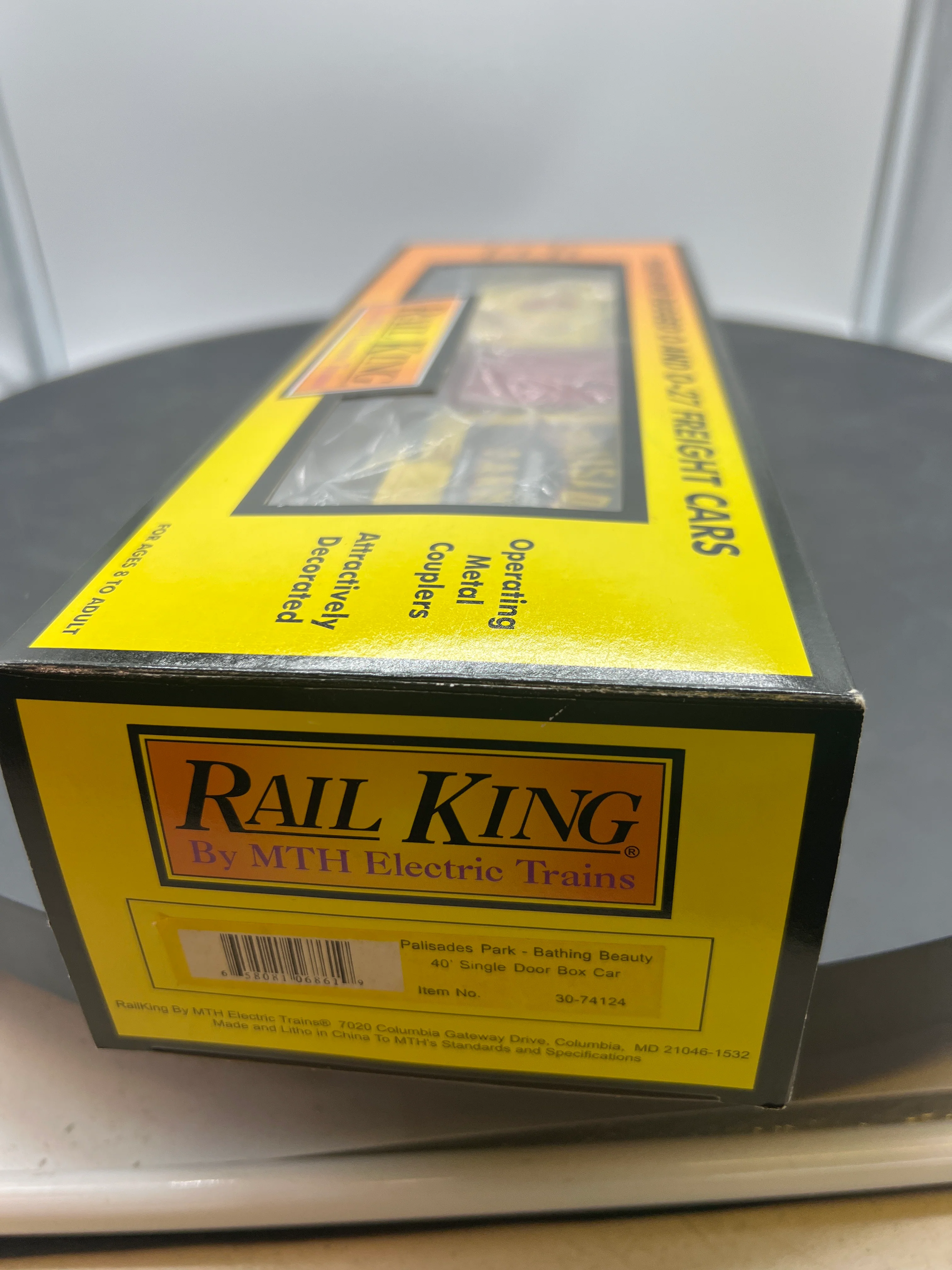 MTH Railking 30-74124 Pallisades Park - Bathing Beauty RailKing Box Car. O SCALE Like New - Image 5