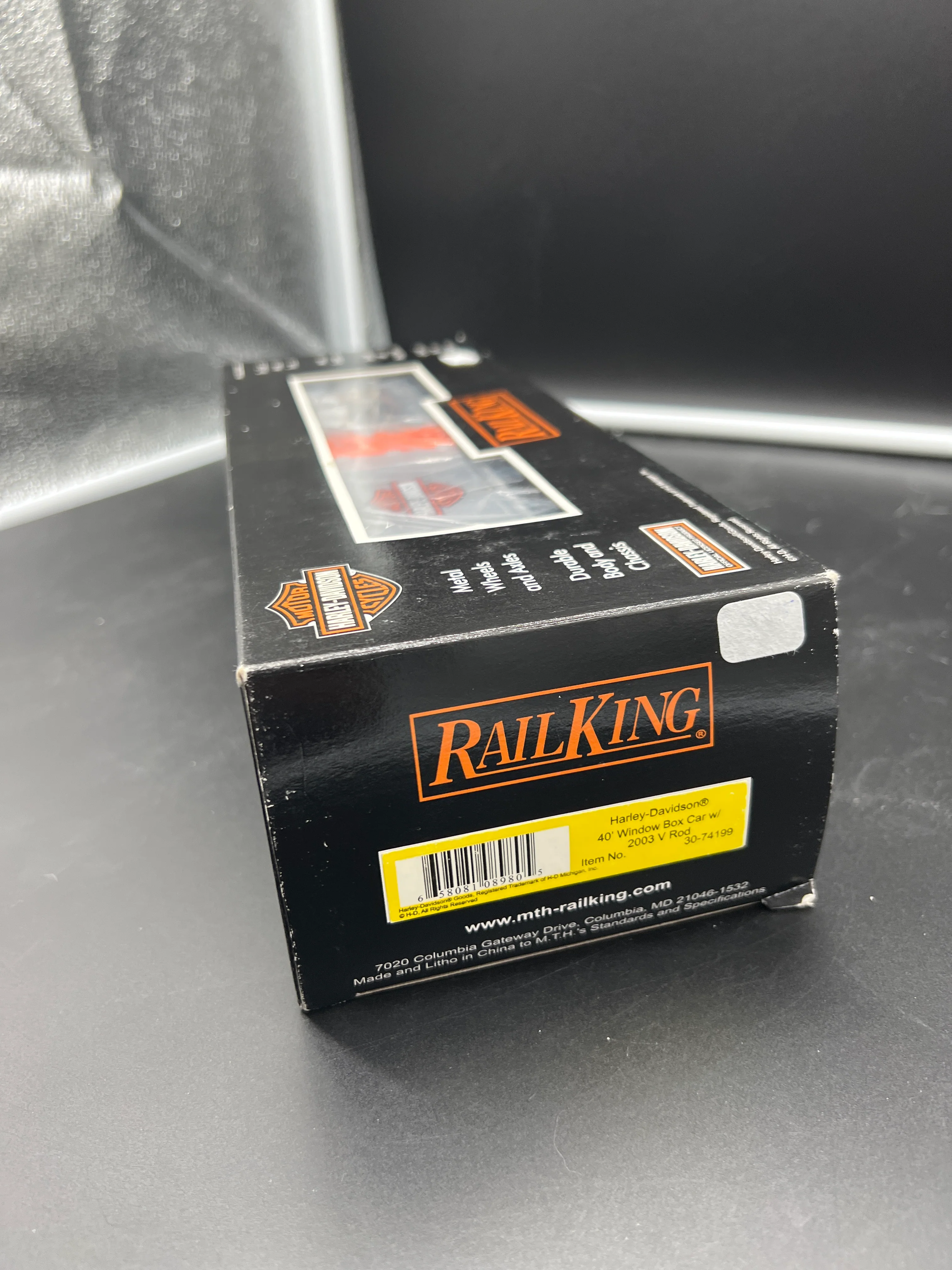 MTH Railking 30-74199 Harley-Davidson 40' Window Box Car V-ROD O SCALE NEW - Image 3