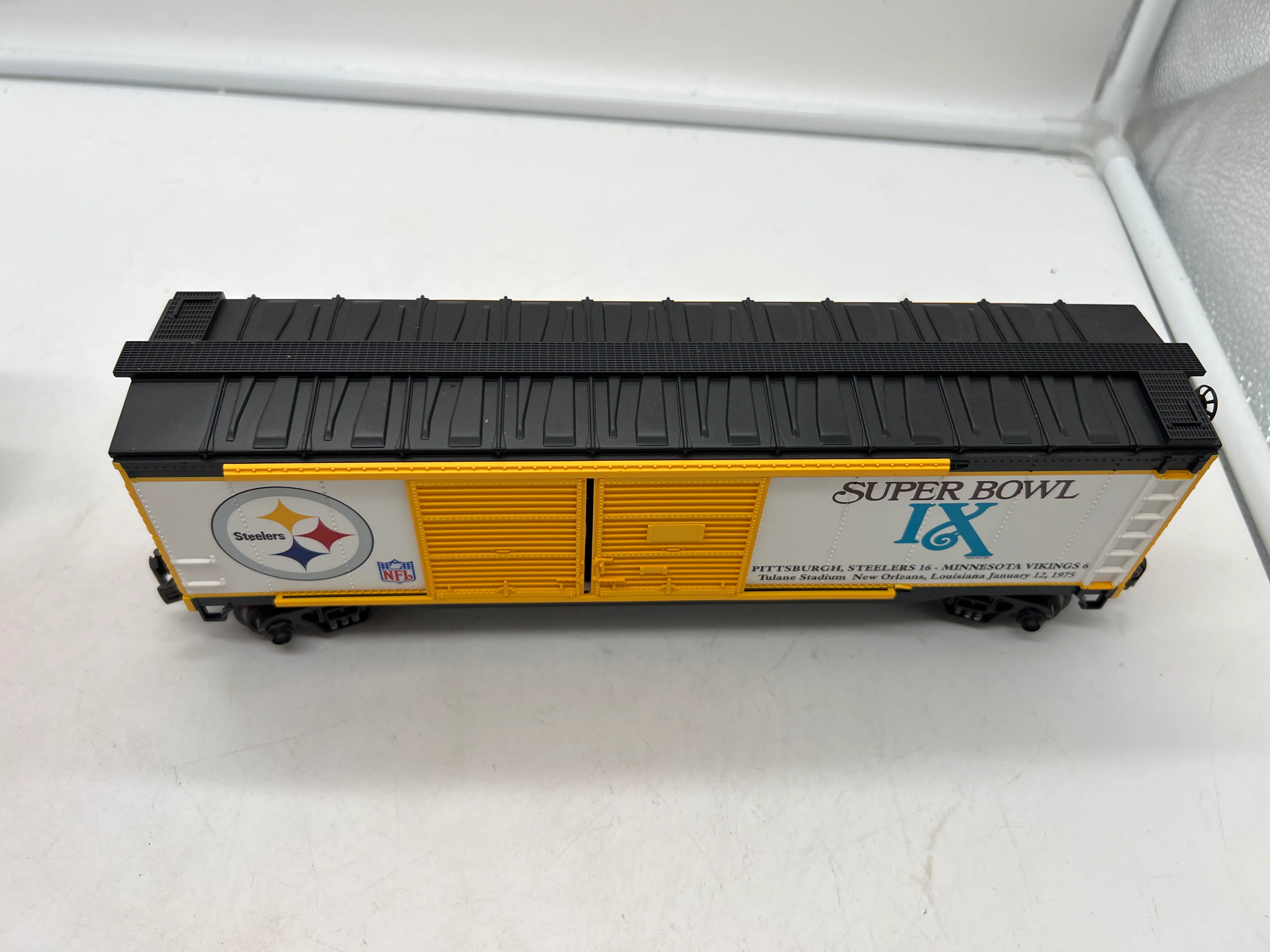 MTH Railking 30-74276 NFL - Pittsburgh Steelers Super Bowl 40' Double Door Box Car #40. O SCALE Like New - Image 3