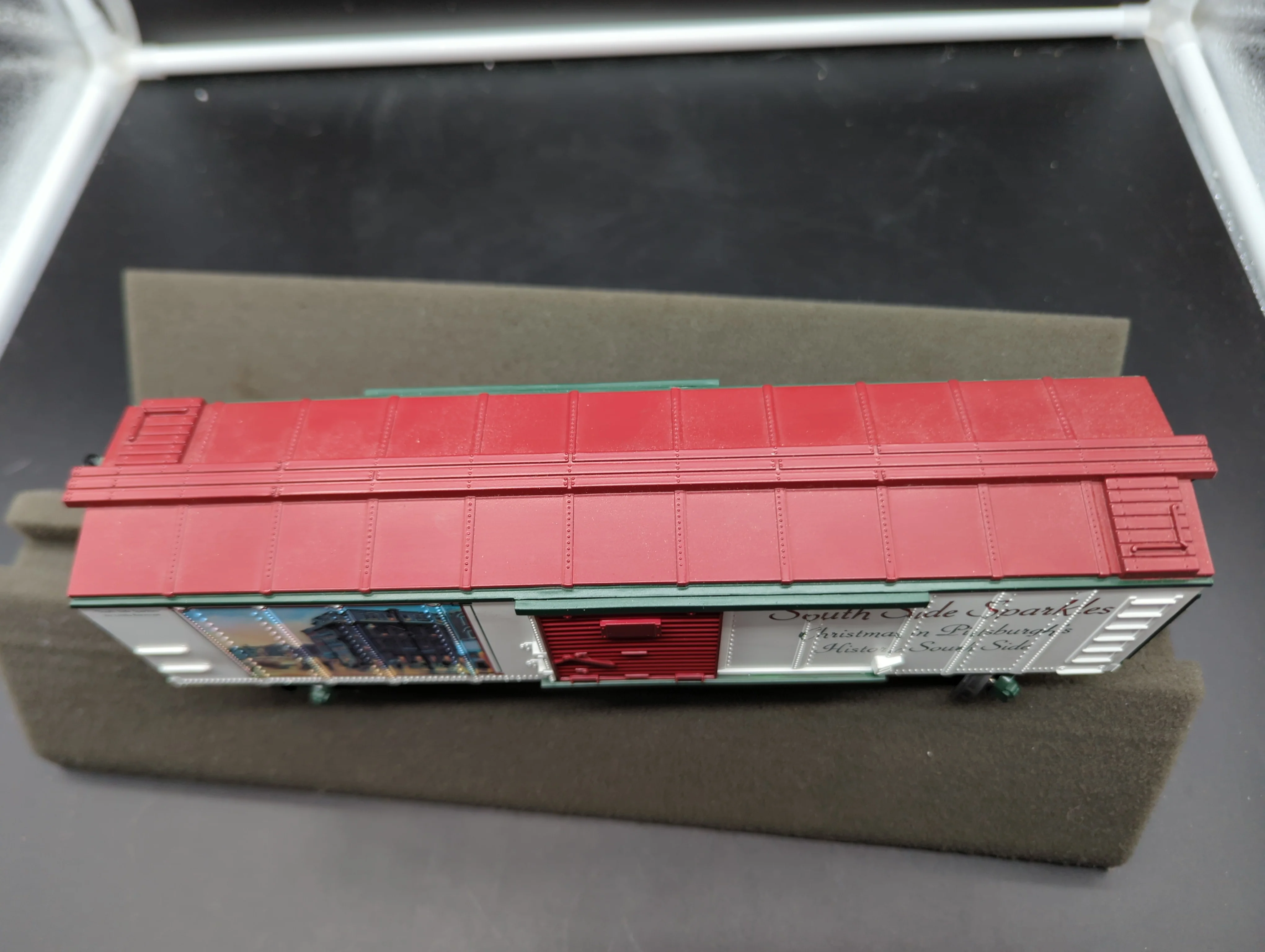 MTH Railking 30-74462 South Side Sparkles  Pittsburgh Christmas Box Car #Pittsburgh. O SCALE Like New - Image 3
