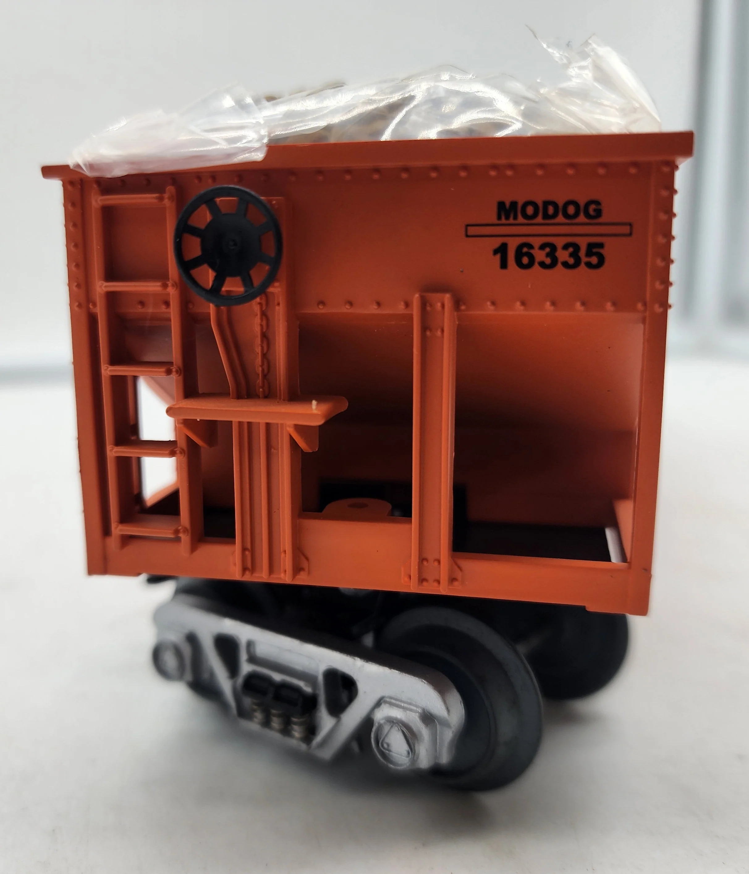 MTH Railking 30-7539 Dad's Pet Foods Hopper Car O Scale NEW Damaged Box - Image 3