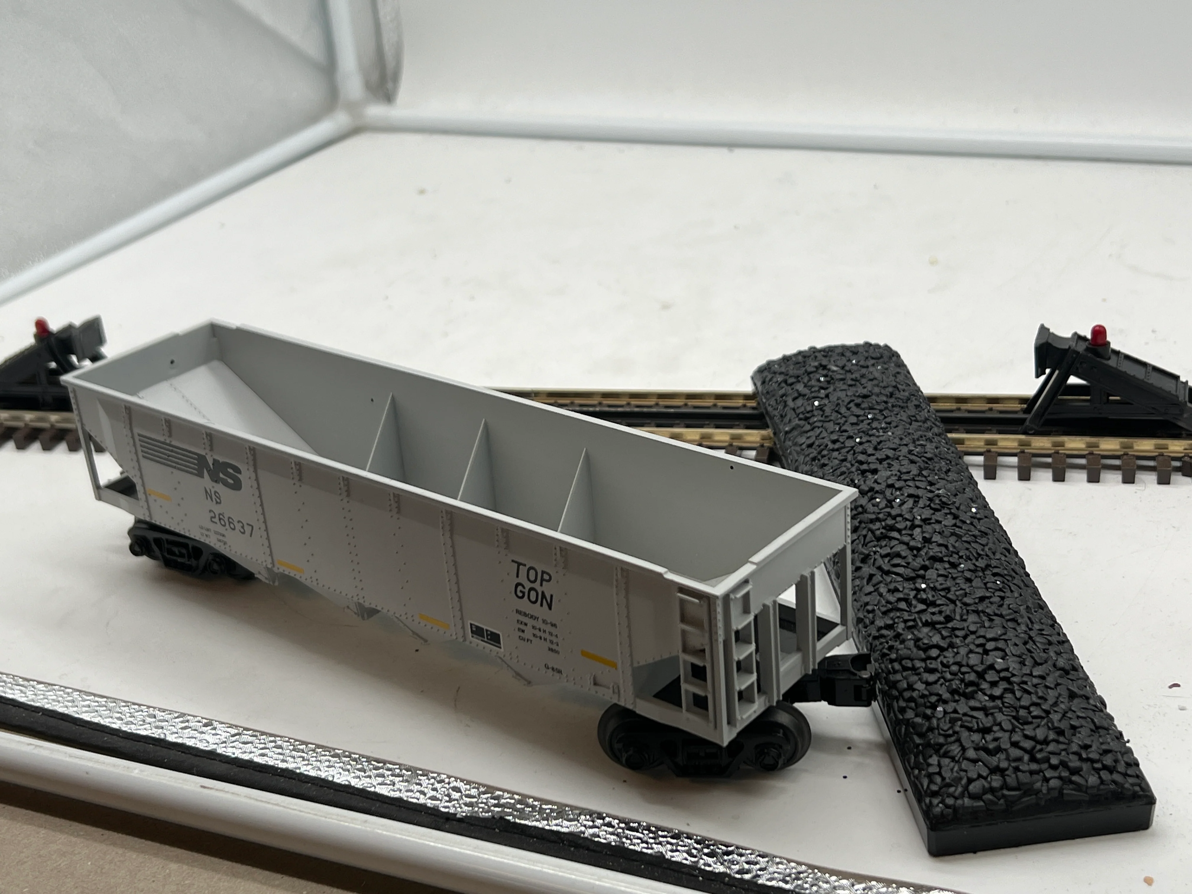 MTH Railking 30-75442 Norfolk Southern RailKing 4-Bay Hopper Car O SCALE Used Excellent - Image 7