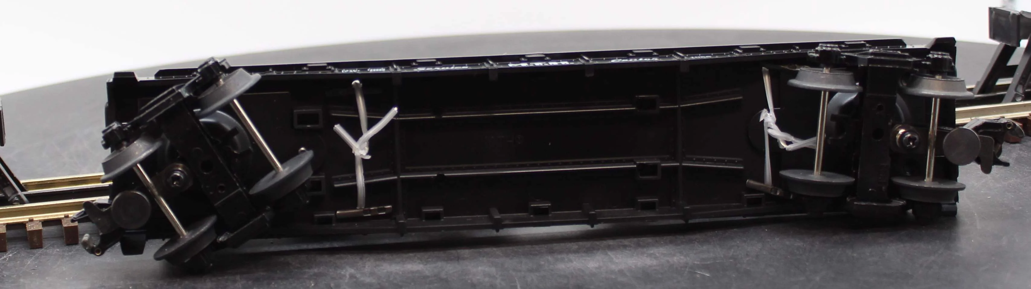 MTH Railking 30-7615 MTH Service Center RailKing Flat Car w/2 Tow Trucks O SCALE NEW - Image 2