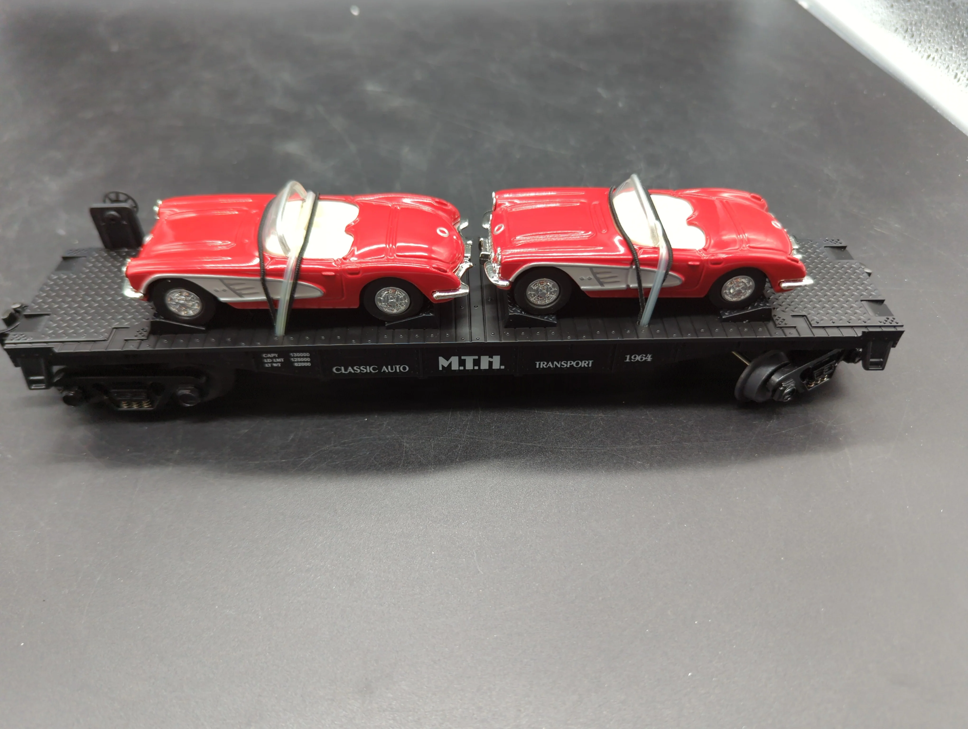 MTH Railking 30-7624 Auto Transport Flat Car - MTH Auto w/Ertl '64 Vettes #1964. O SCALE NEW - Image 2