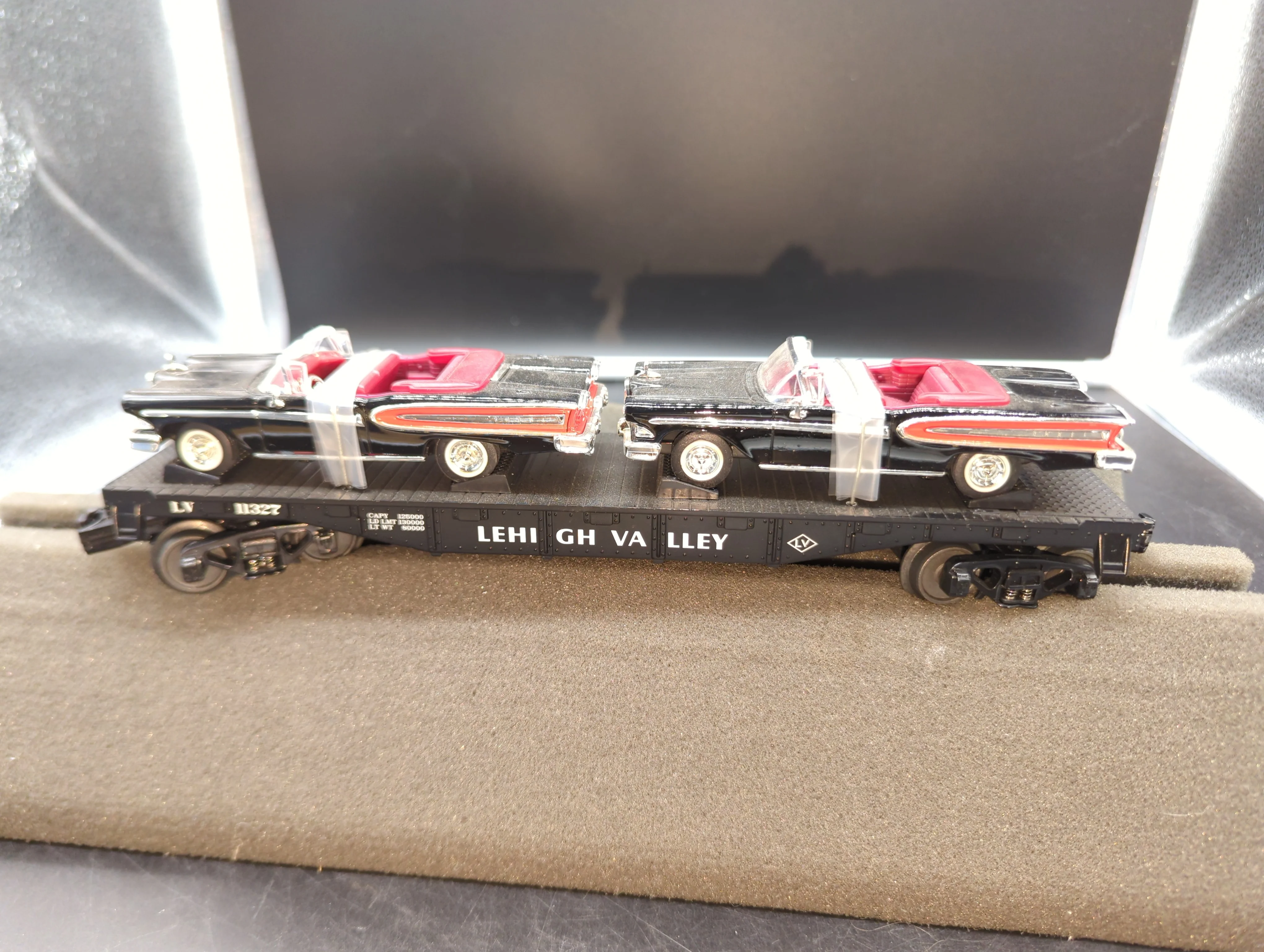 MTH Railking 30-76246 Lehigh Valley Flat Car w/(2) '58 Edsel Citations #11327. O SCALE Like New - Image 2
