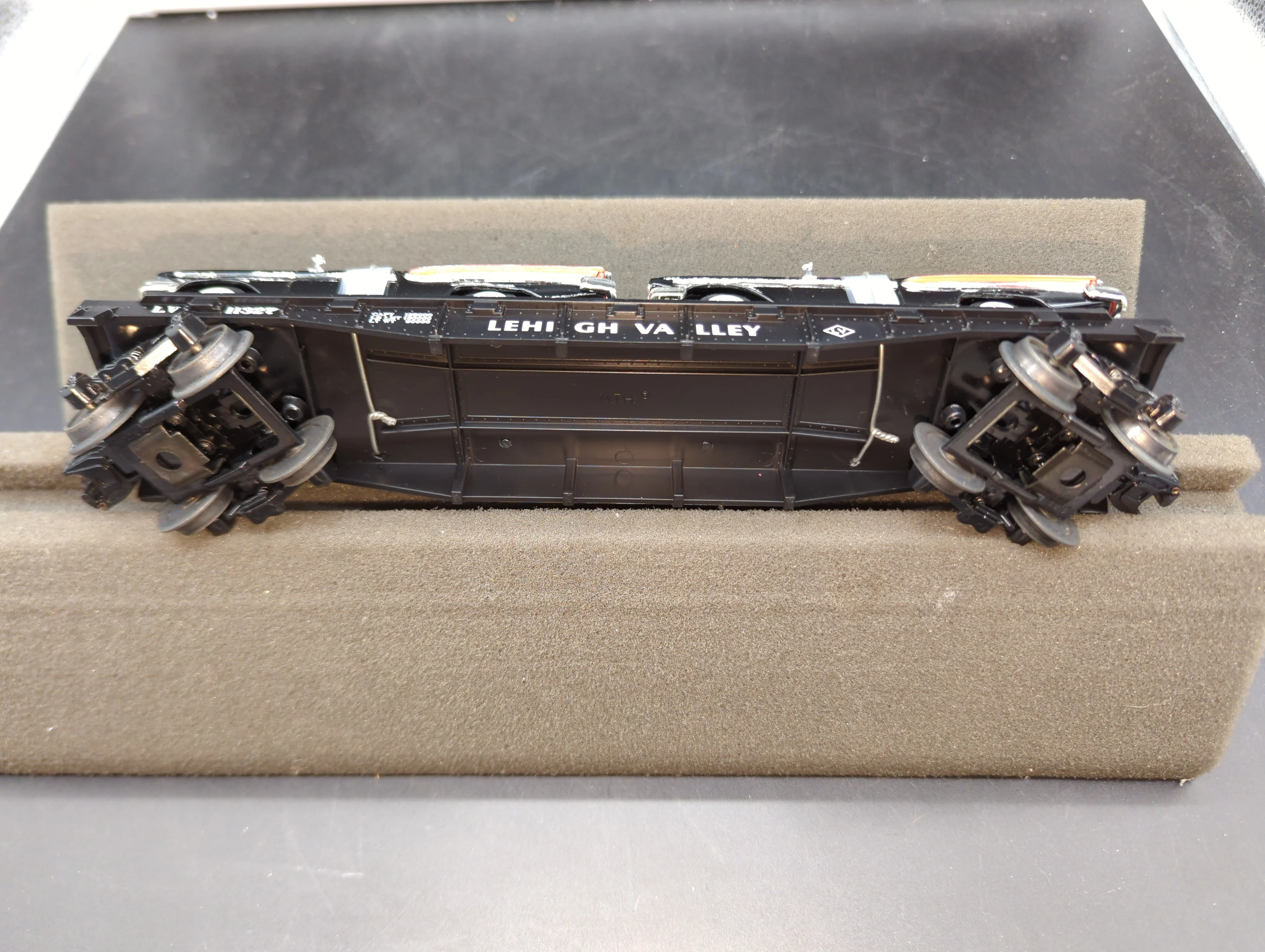 MTH Railking 30-76246 Lehigh Valley Flat Car w/(2) '58 Edsel Citations #11327. O SCALE Like New - Image 4