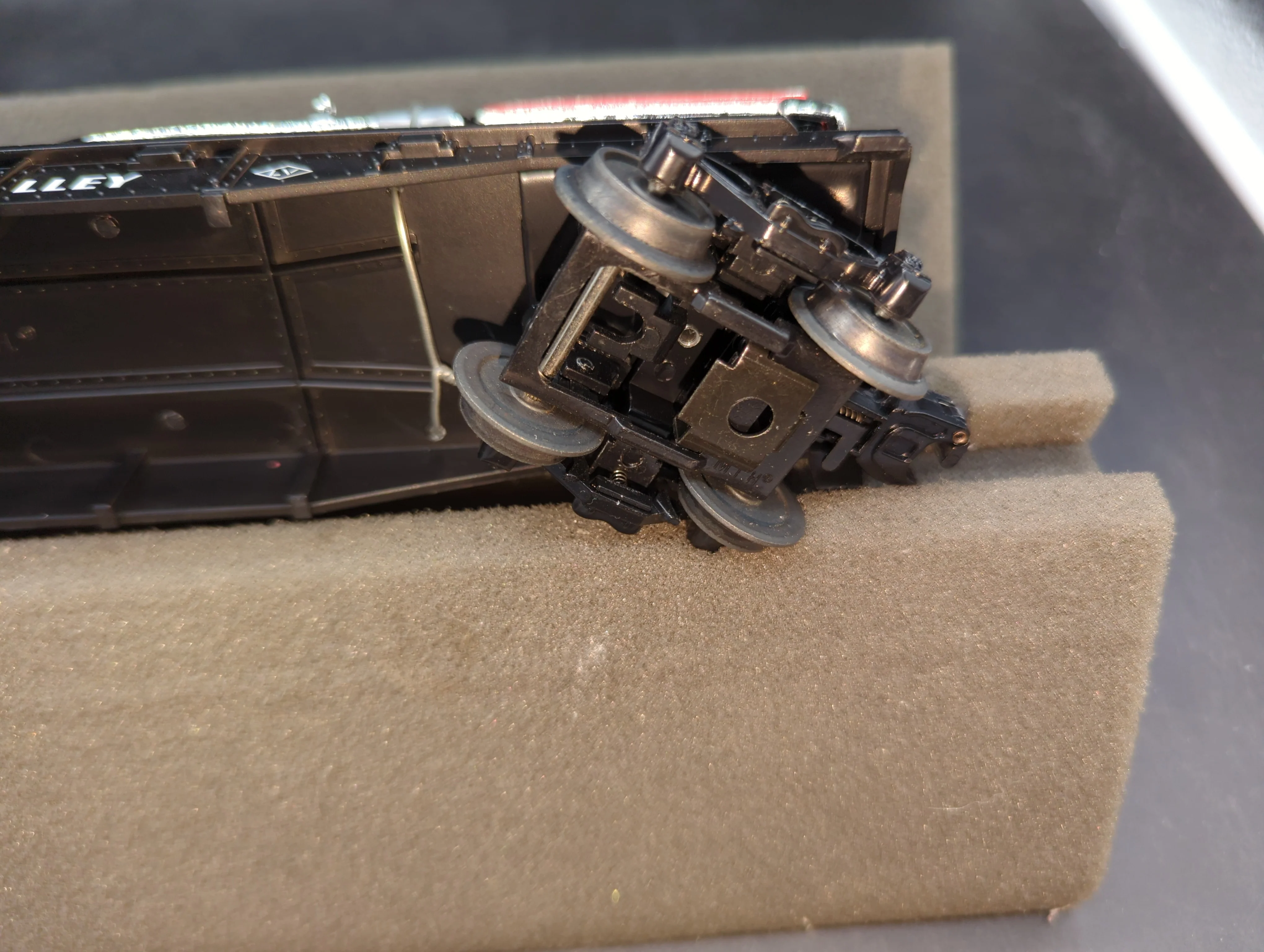 MTH Railking 30-76246 Lehigh Valley Flat Car w/(2) '58 Edsel Citations #11327. O SCALE Like New - Image 5