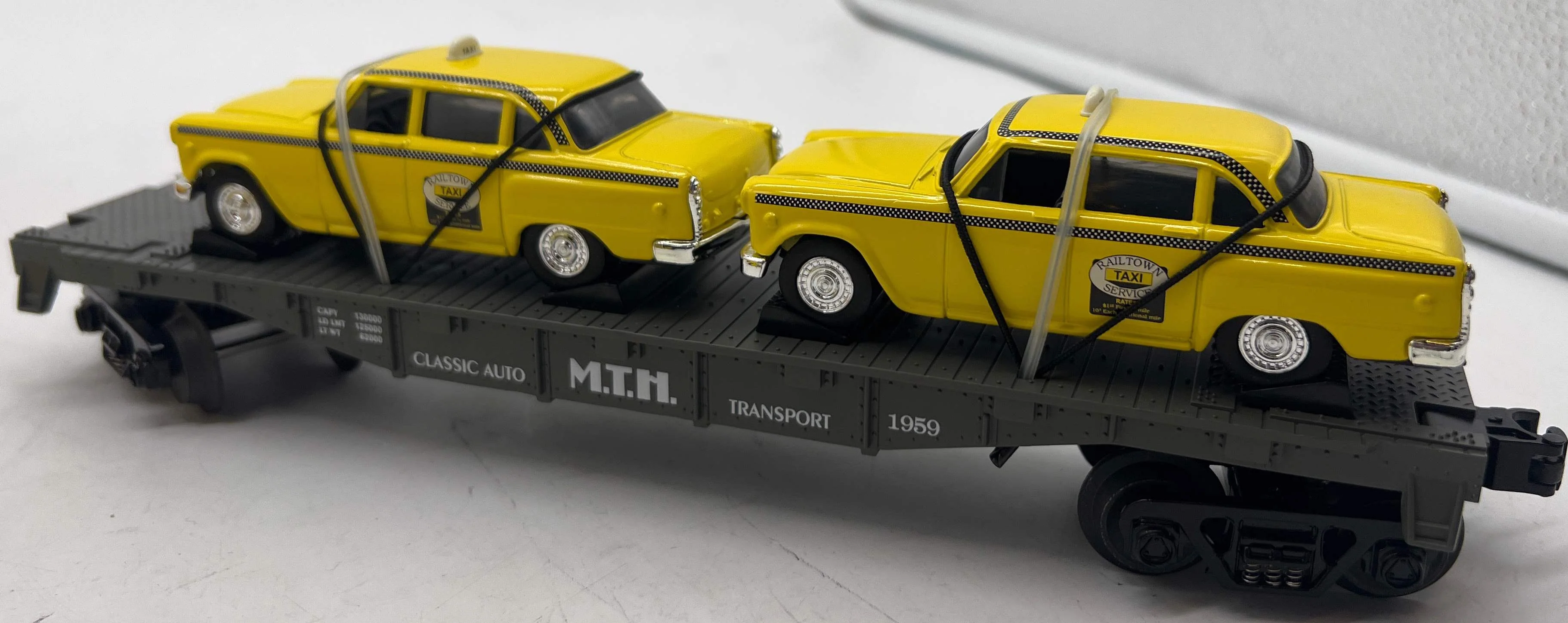 MTH Railking 30-7625 Auto Transport Flat Car w/Ertl Taxi Car No. 1959 O SCALE Used Excellent - Image 2