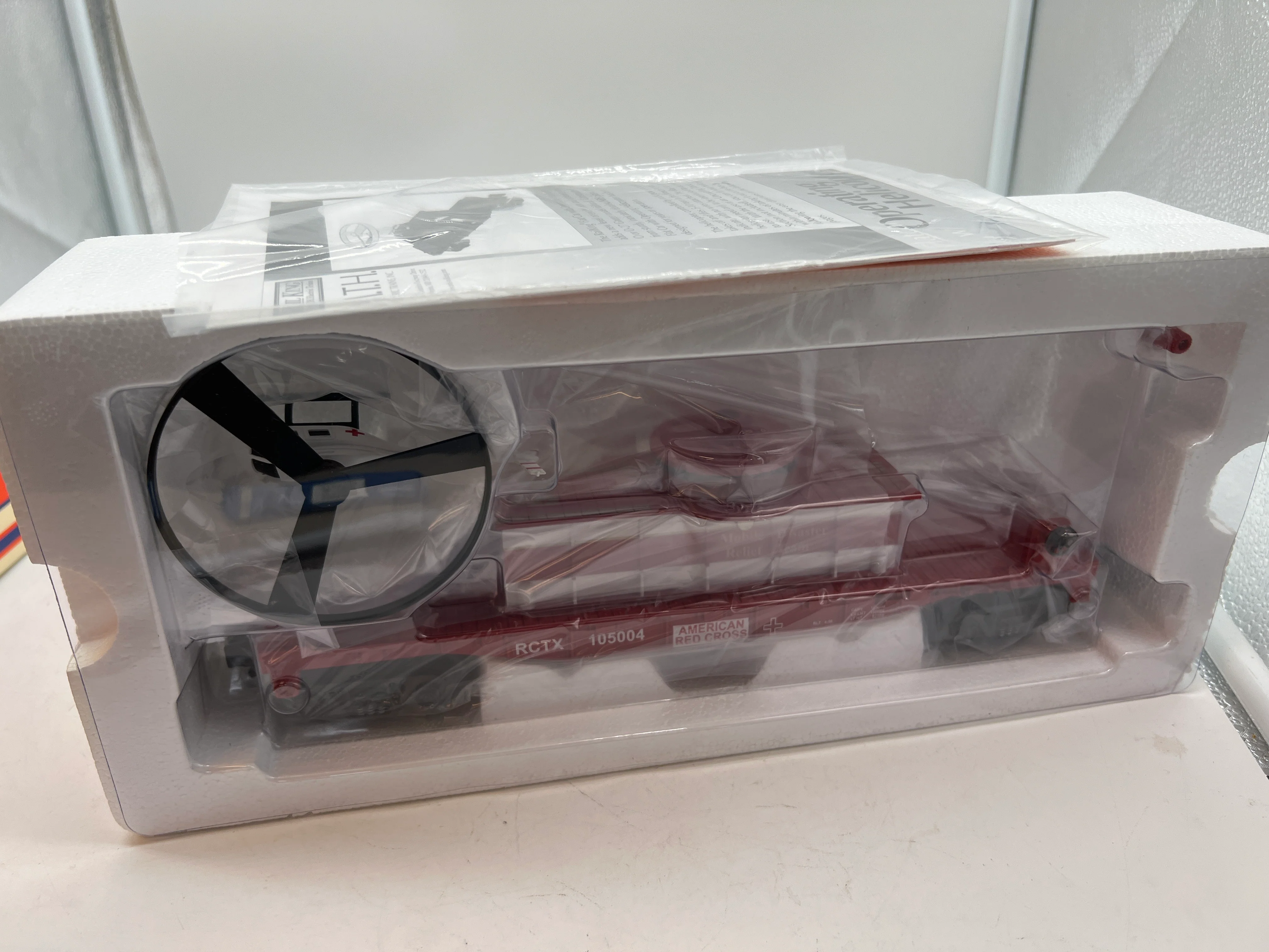 MTH Railking 30-7942 Red Cross Flat Car w/Operating Helicopter #105004. O SCALE NEW - Image 2