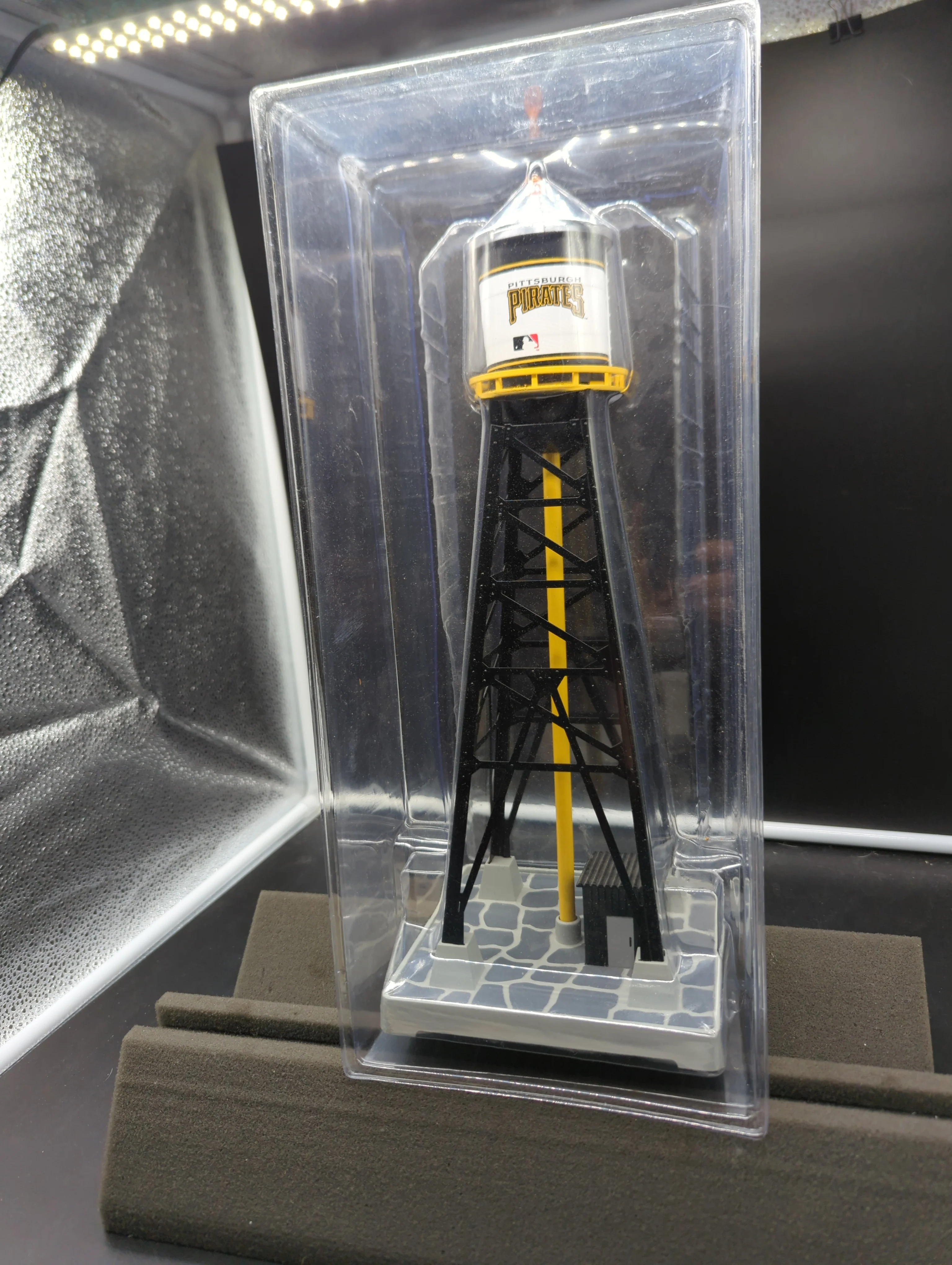 MTH Railking 30-90146 MLB - Pittsburgh Pirates 193 Industrial Water Tower #T O SCALE Used Excellent Damaged Box - Image 2