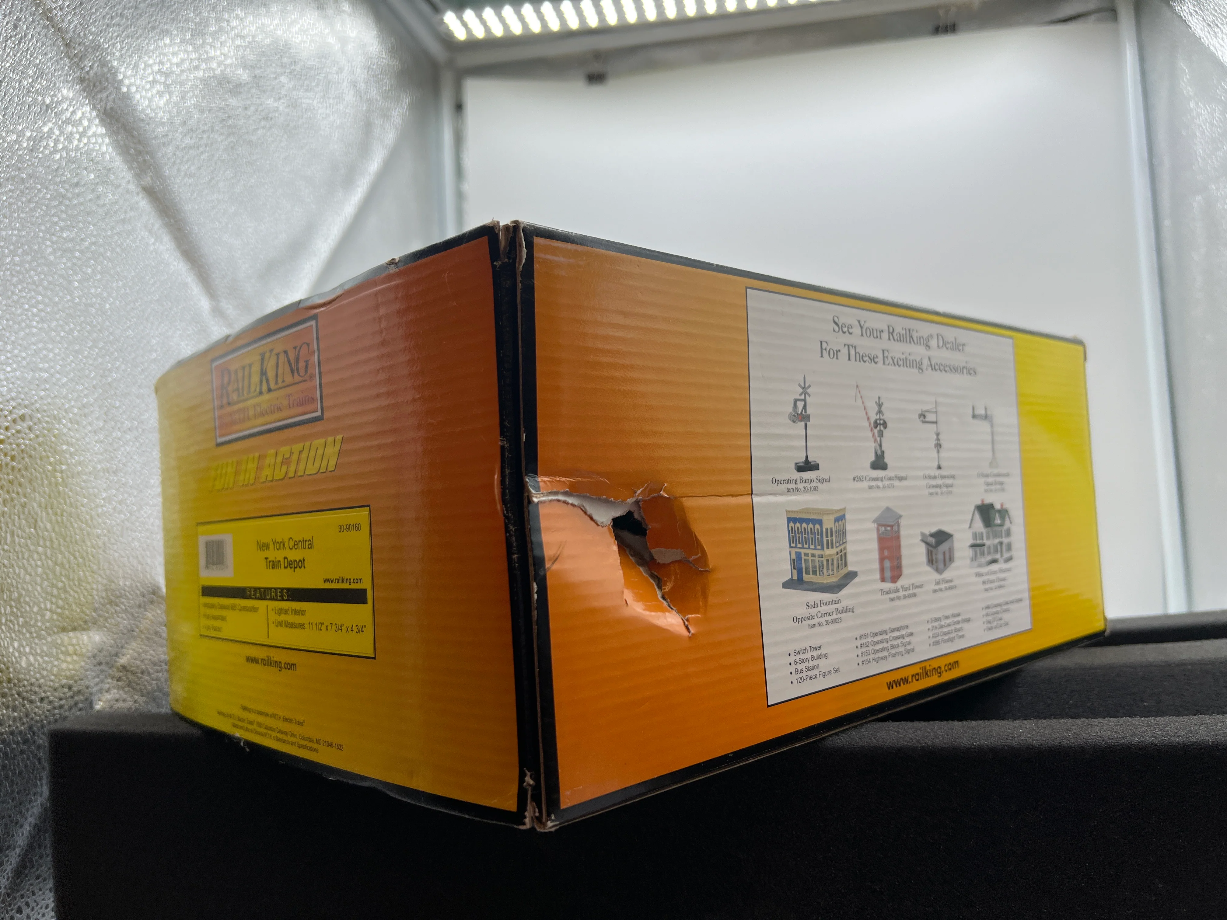MTH Railking 30-90160 New York Central Train Depot -  O SCALE NEW damaged box - Image 4