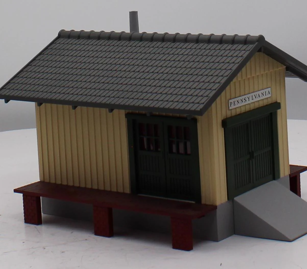 MTH Railking 30-90404 Pennsylvania Country Freight Station O SCALE Like New - Image 2