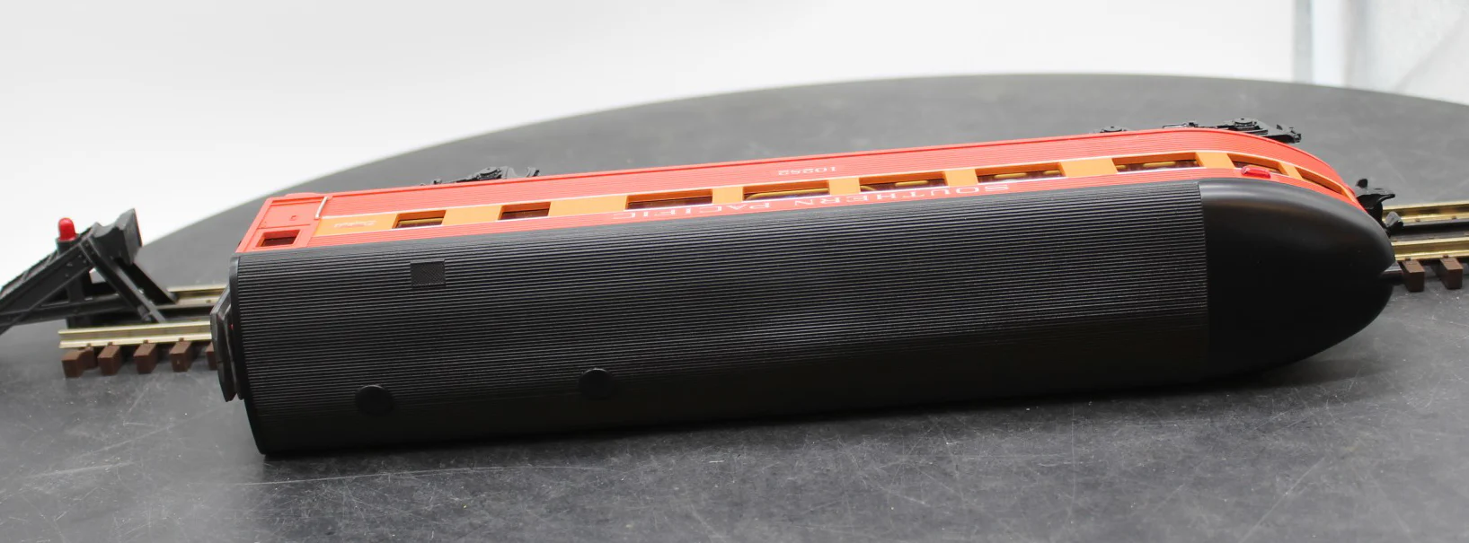 MTH RK-6062 RailKing Southern Pacific Daylight Streamlined Coach Car O-27 O SCALE Like New - Image 10