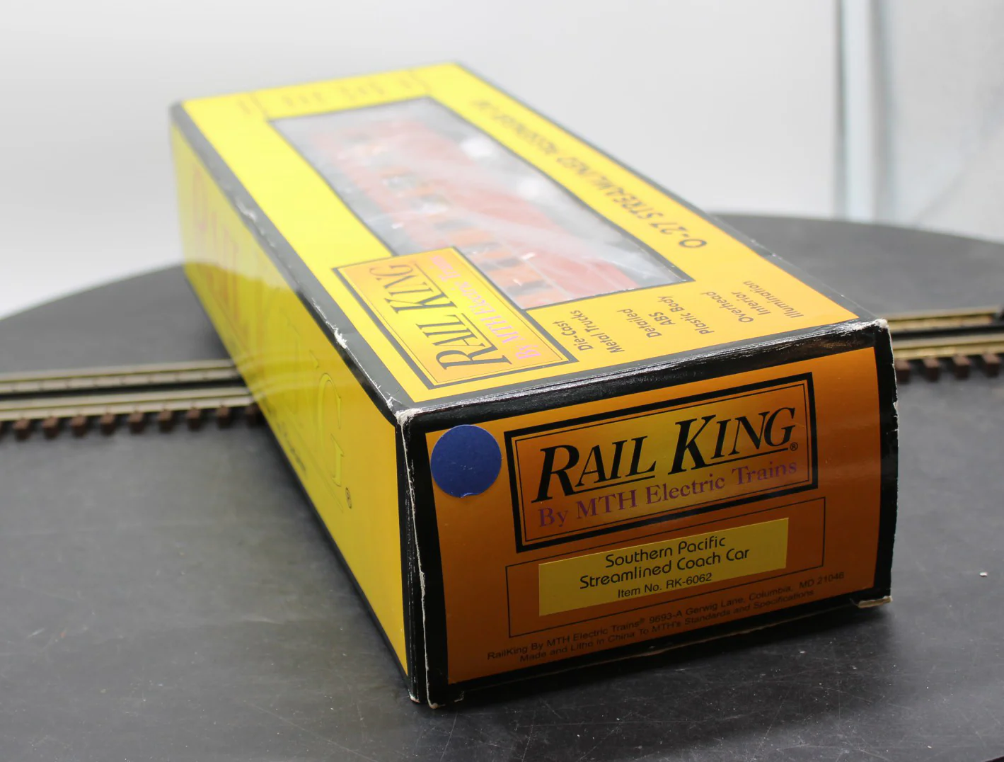 MTH RK-6062 RailKing Southern Pacific Daylight Streamlined Coach Car O-27 O SCALE Like New - Image 4