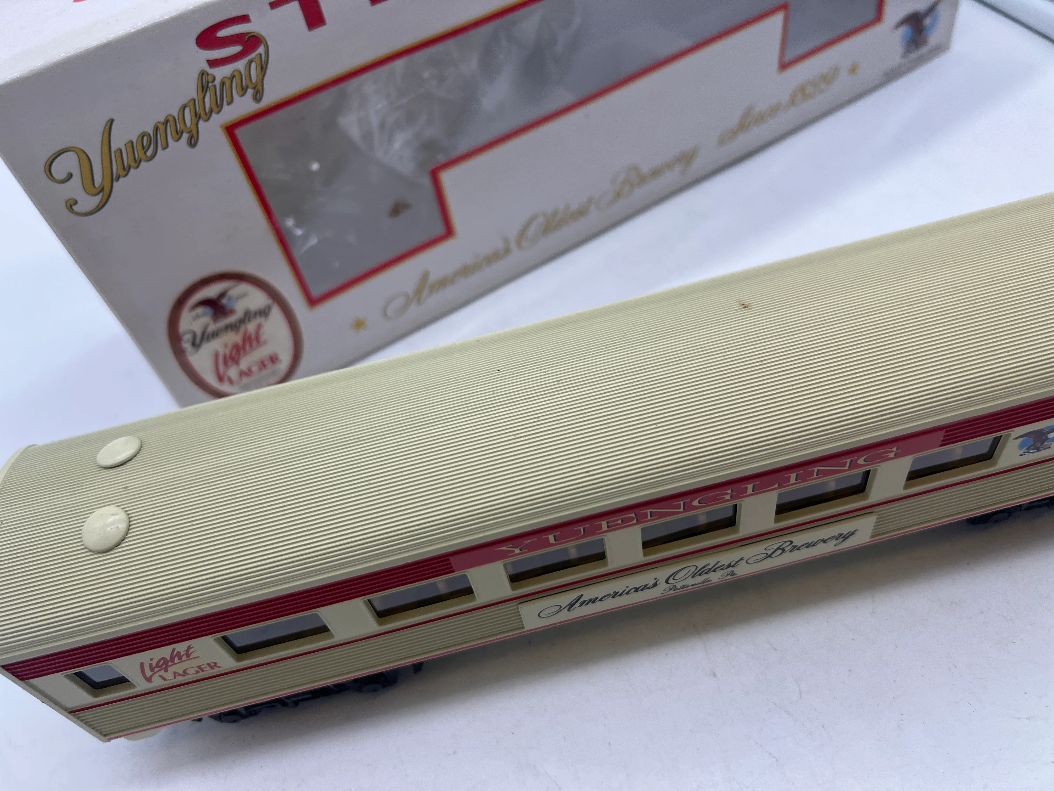 MTH Rugged Rails 33-6025 Yuengling Rugged Rails O-27 Streamlined Coach Car Light Yager Car No. 2006 O SCALE Like New - Image 5