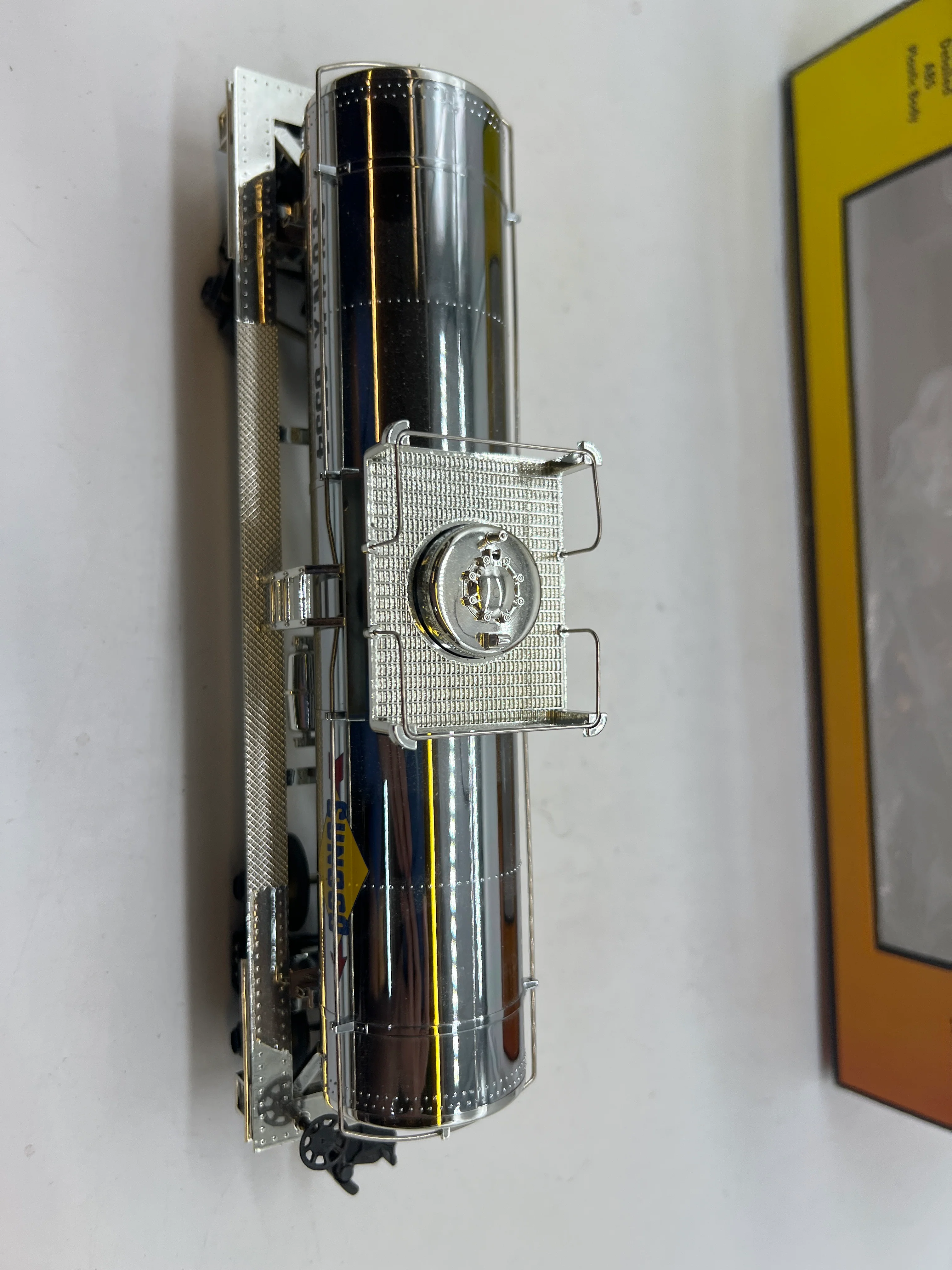 MTH Rugged Rails 33-7307 Sunoco Tank Car - Chrome O SCALE Used Excellent - Image 4