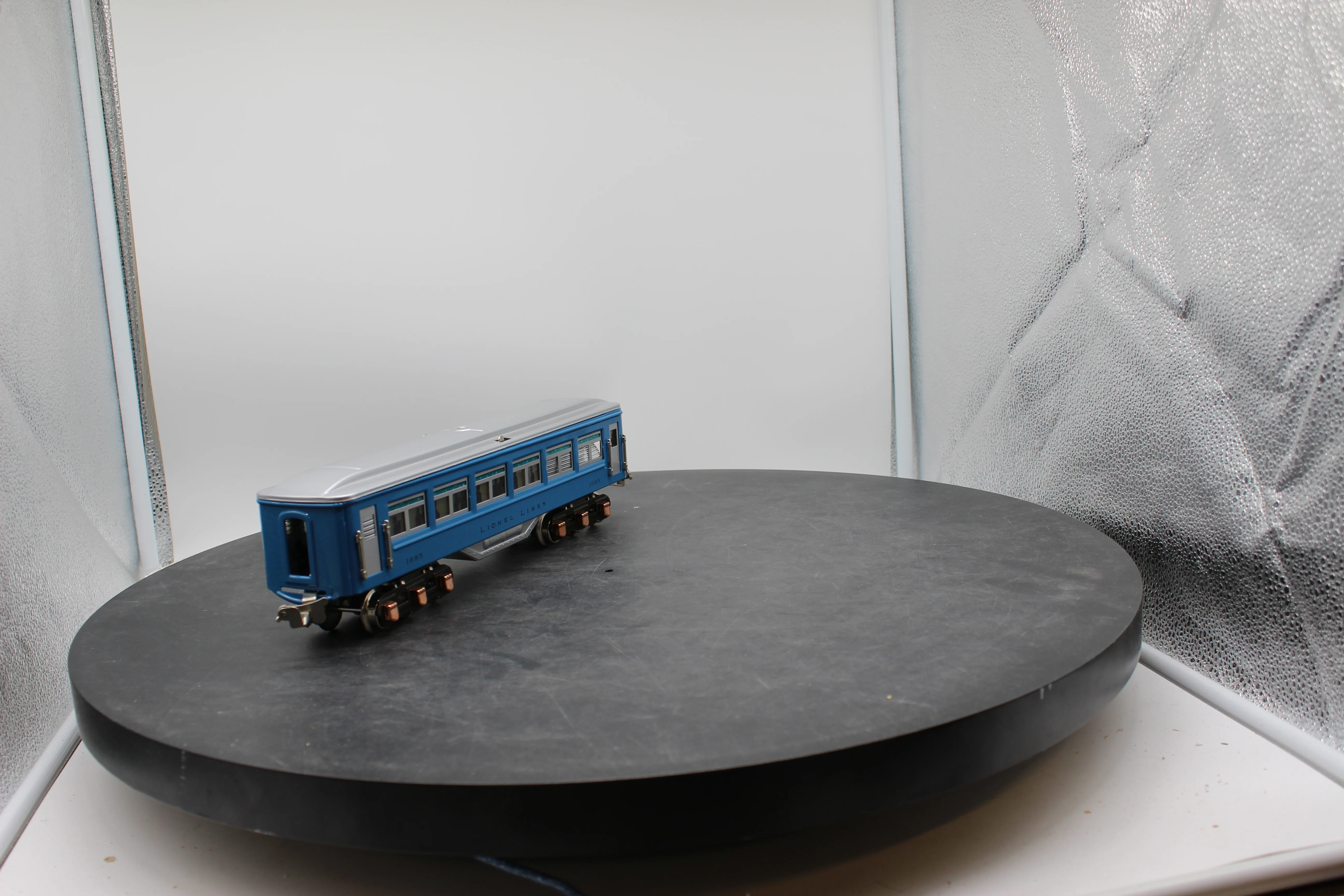 MTH Tinplate 11-80026 Lionel Corporation Tinplate No. 1685 Passenger Car - Blue/Silver  .LIMITED O SCALE Like New - Image 5