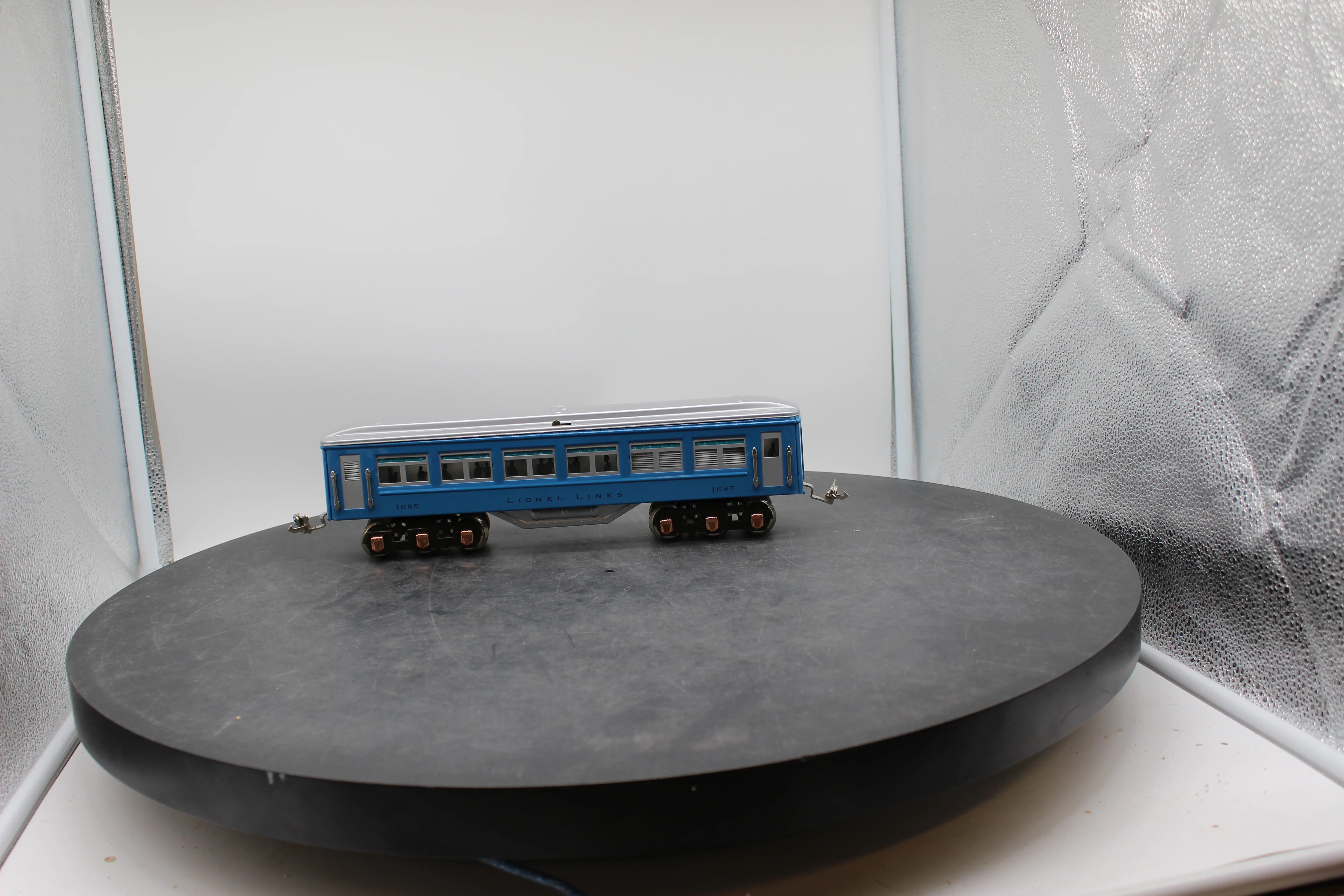 MTH Tinplate 11-80026 Lionel Corporation Tinplate No. 1685 Passenger Car - Blue/Silver  .LIMITED O SCALE Like New - Image 6