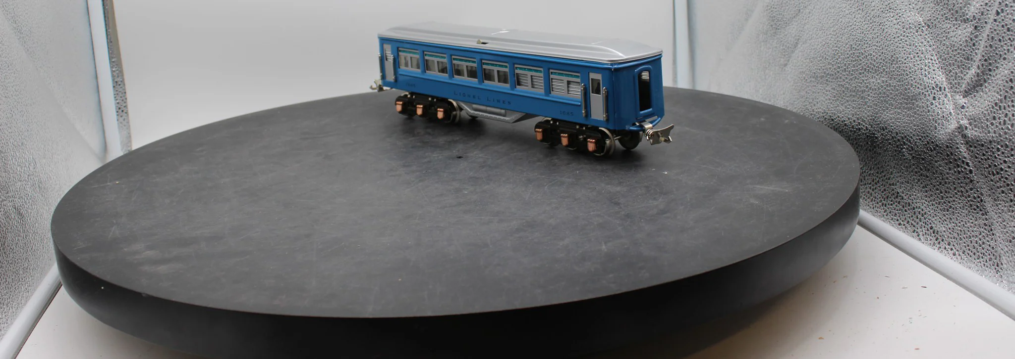 MTH Tinplate 11-80026 Lionel Corporation Tinplate No. 1685 Passenger Car - Blue/Silver  .LIMITED O SCALE Like New - Image 7