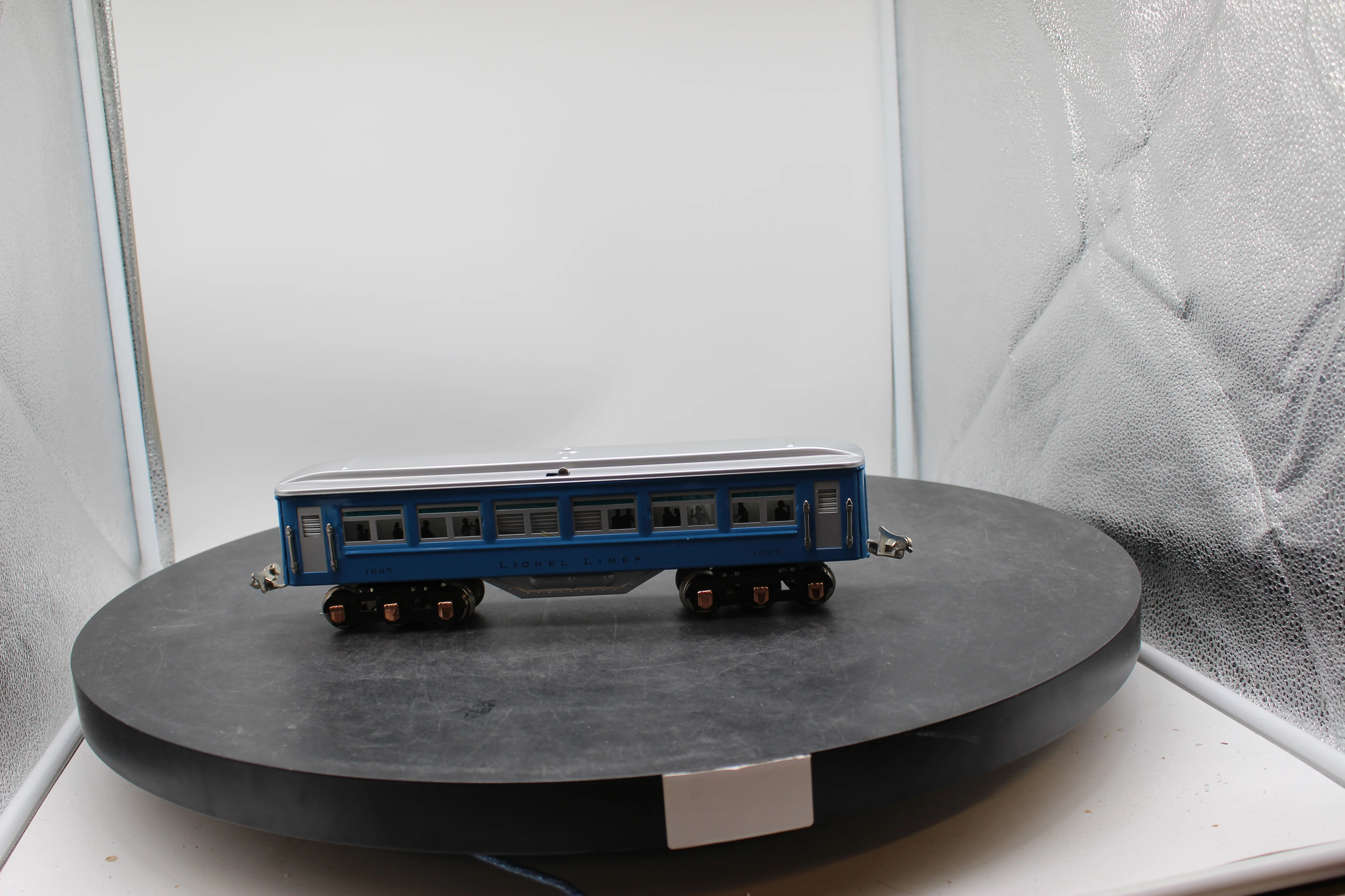 MTH Tinplate 11-80026 Lionel Corporation Tinplate No. 1685 Passenger Car - Blue/Silver  .LIMITED O SCALE Like New - Image 9