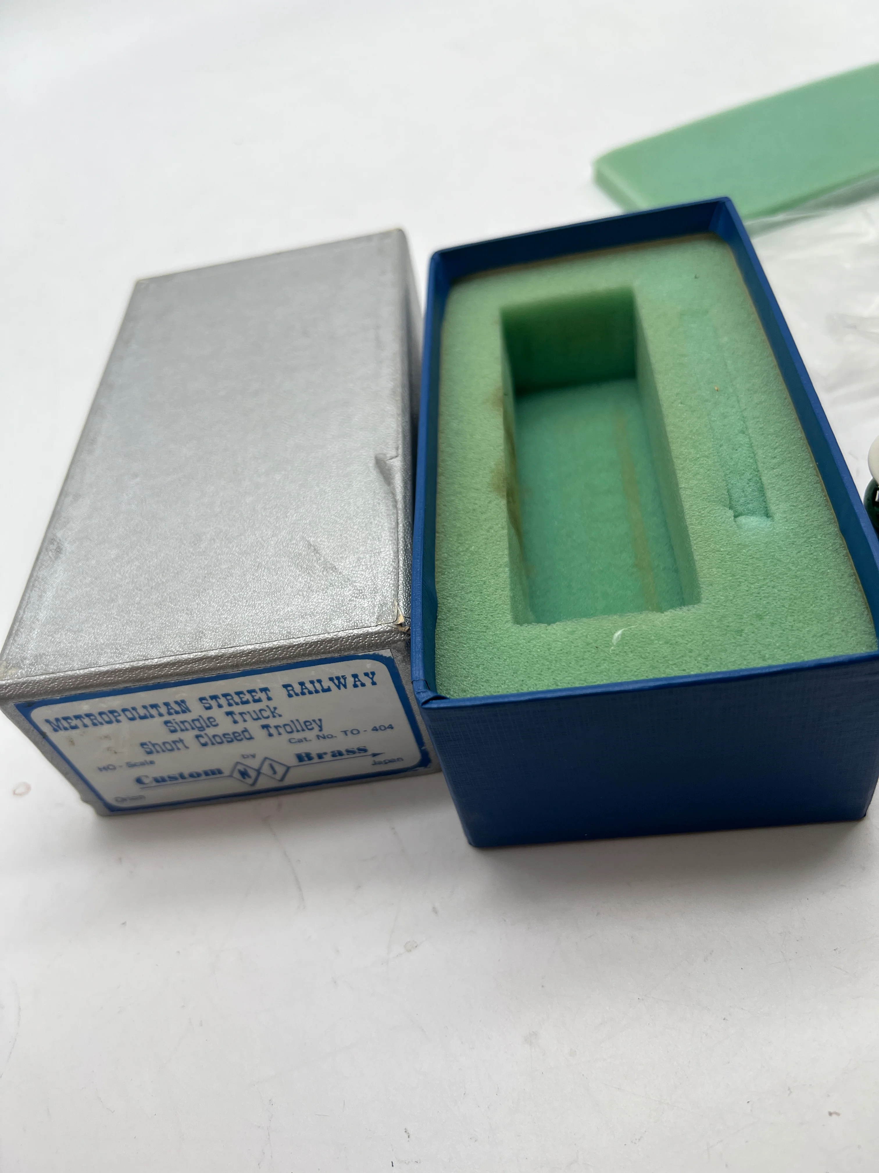 New Jersey Custom Brass NJCB  TO-404 Metropolitan Street Railway Single Truck Trolley closed trolley painted green./ white HO SCALE Like New - Image 10