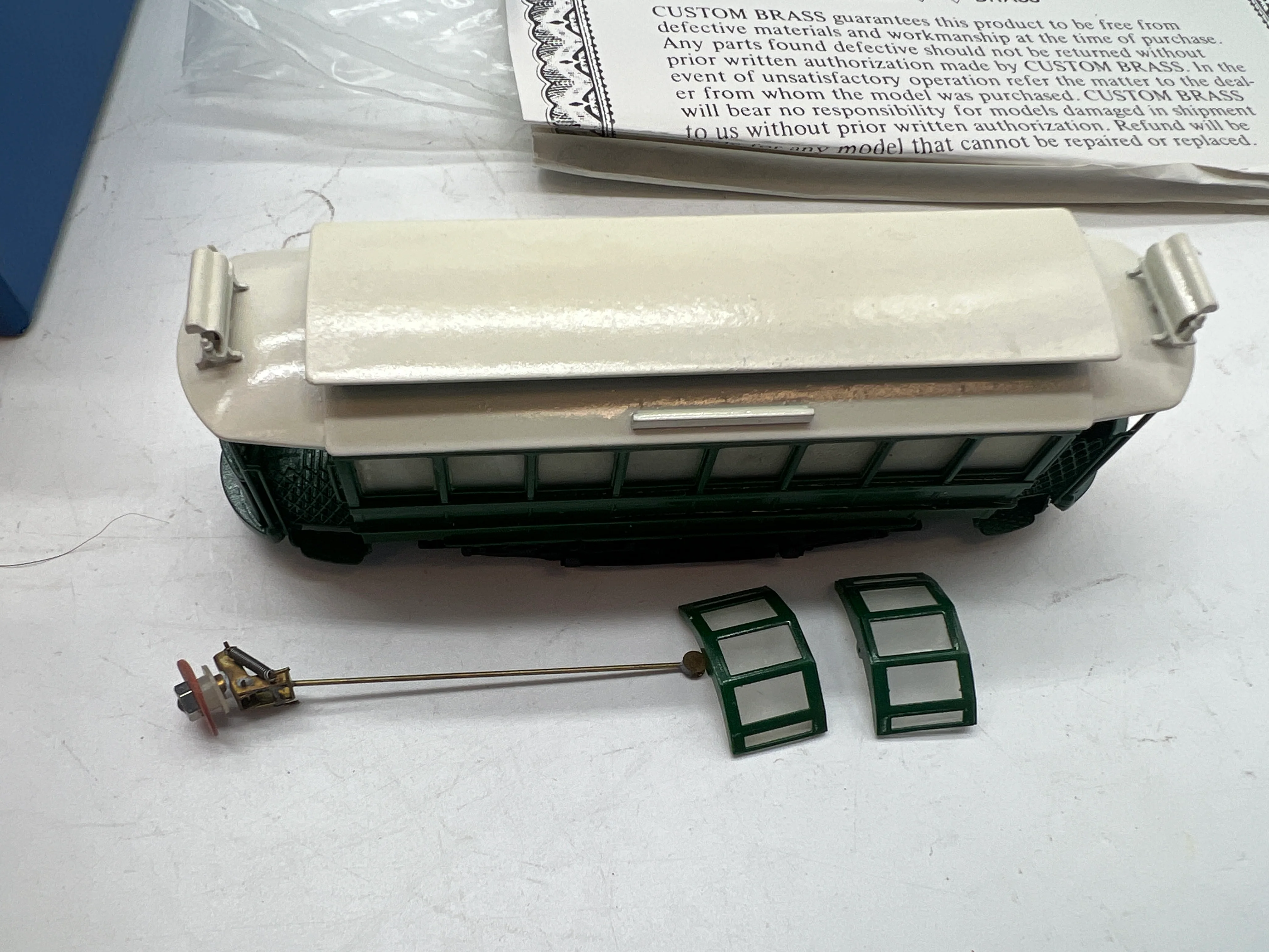 New Jersey Custom Brass NJCB  TO-404 Metropolitan Street Railway Single Truck Trolley closed trolley painted green./ white HO SCALE Like New - Image 3