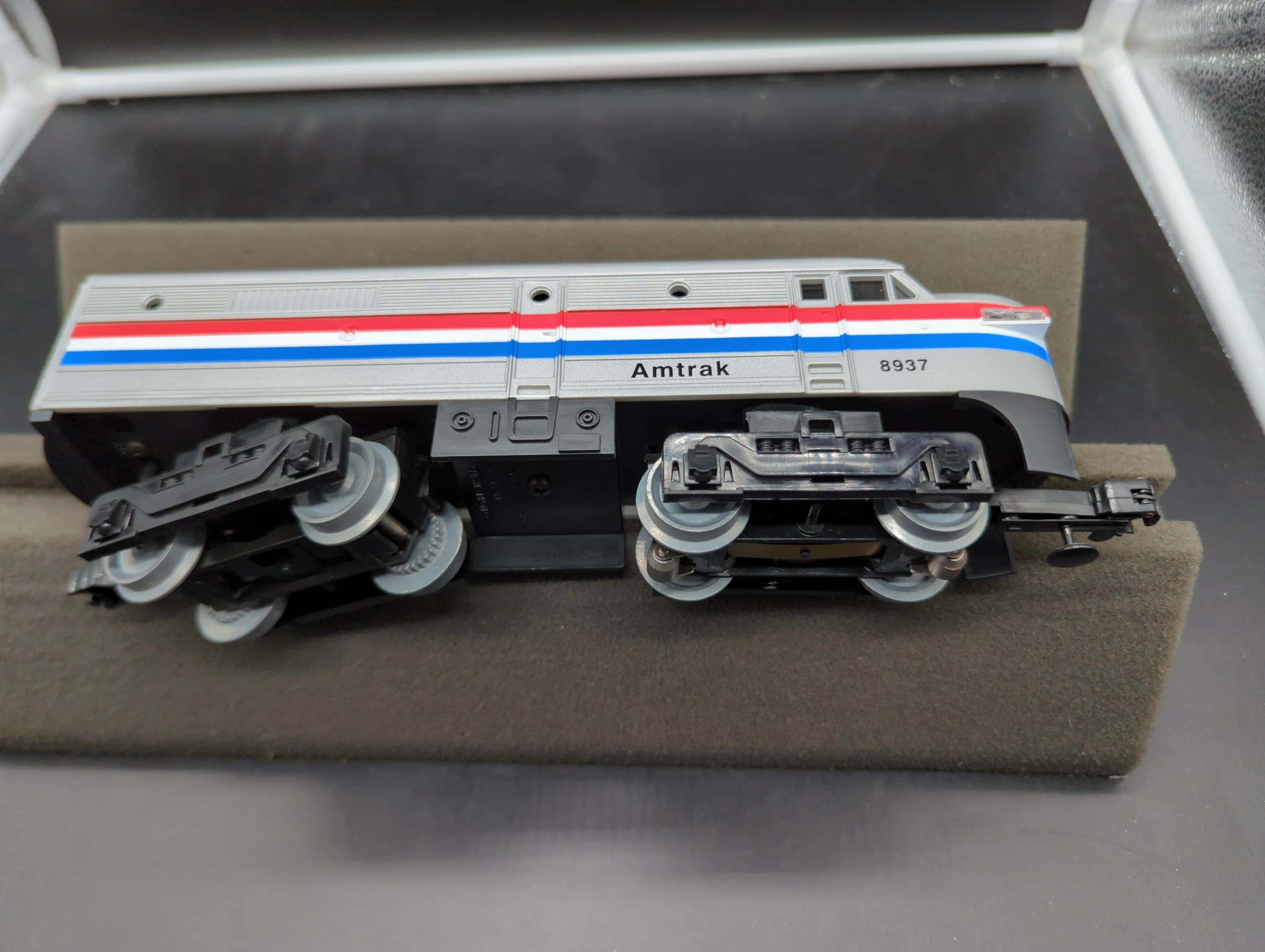 O scale Lionel non-powered Amtrak FA-2 Alco 6-18937 Like New - Image 3