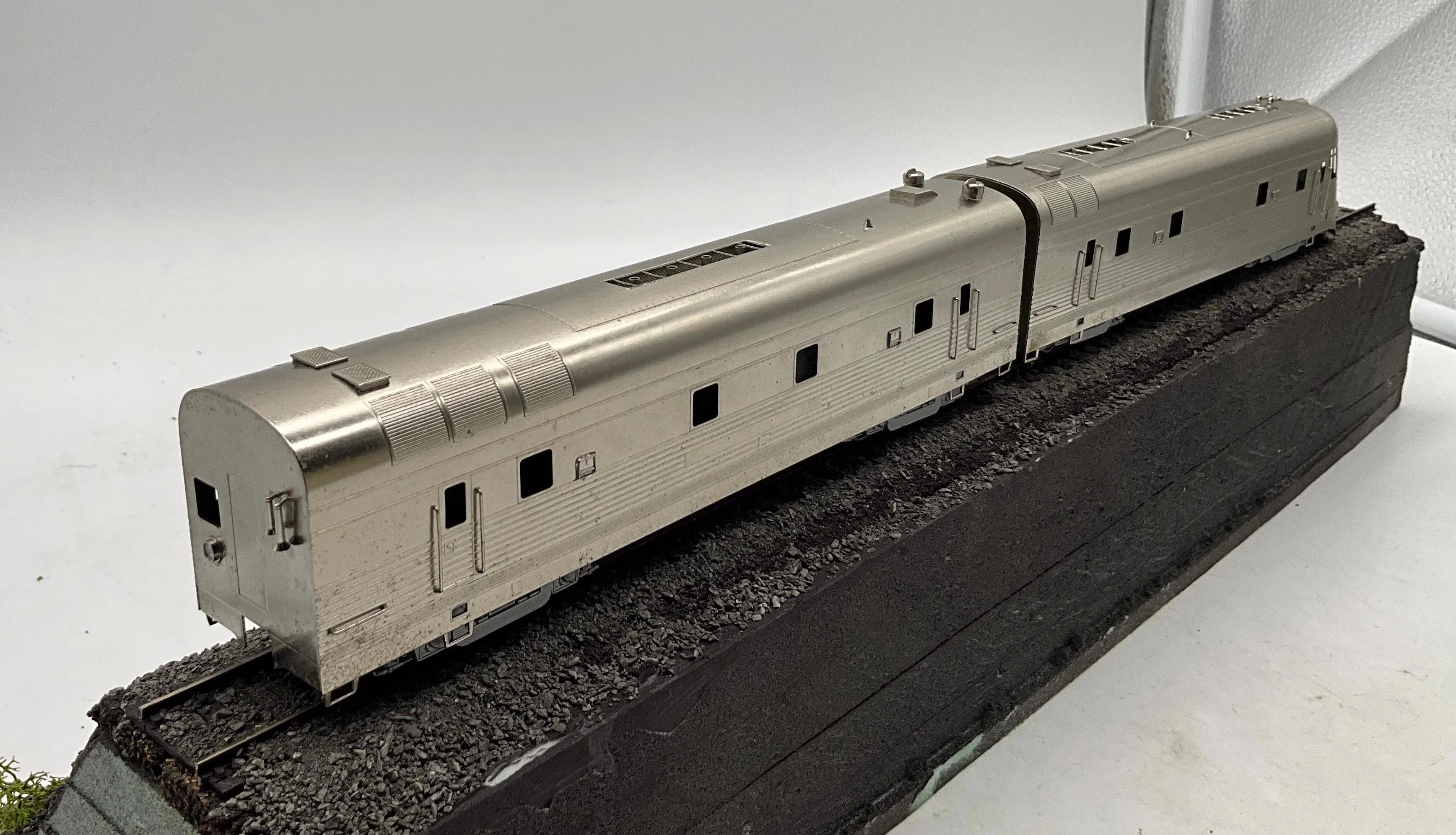 Oriental Limited CB&Q Silver King and Silver Queen HO Scale Like New - Image 2