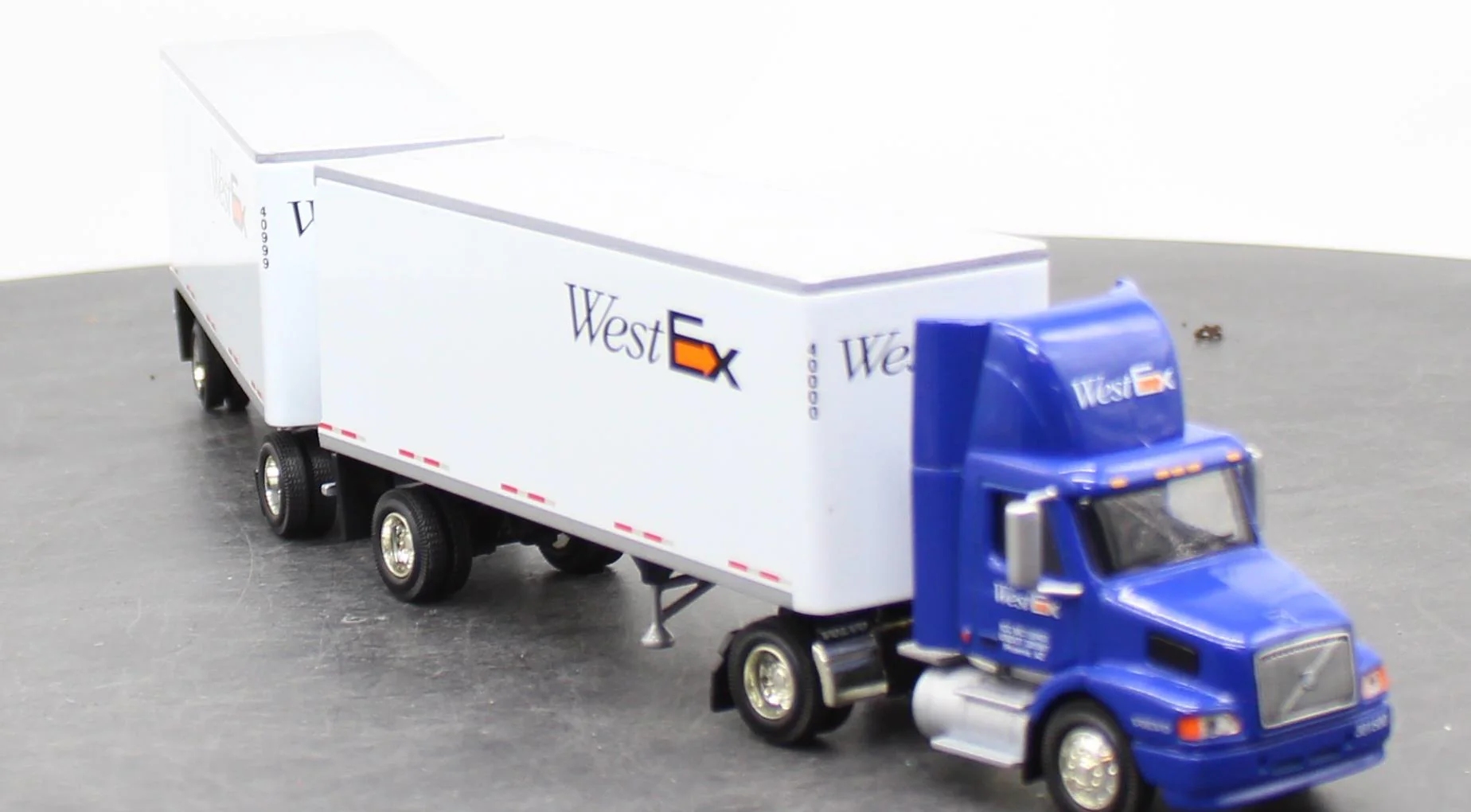 PEM Precision M77109 WestEx Volvo 610 Semi Truck NEW - Image 2