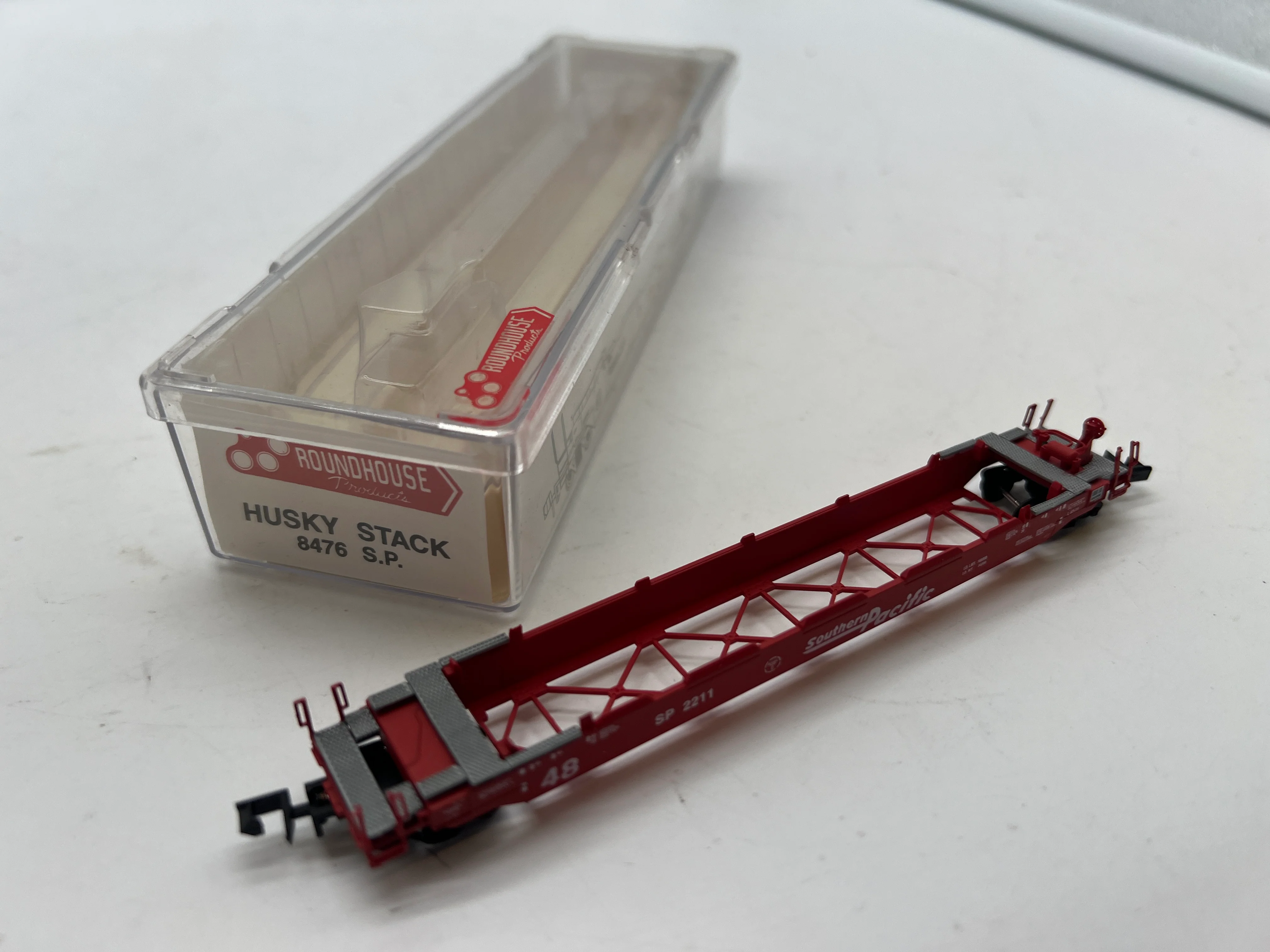 Roundhouse 8476 48' Husky Stack well car, Southern Pacific SP N SCALE Like New - Image 4