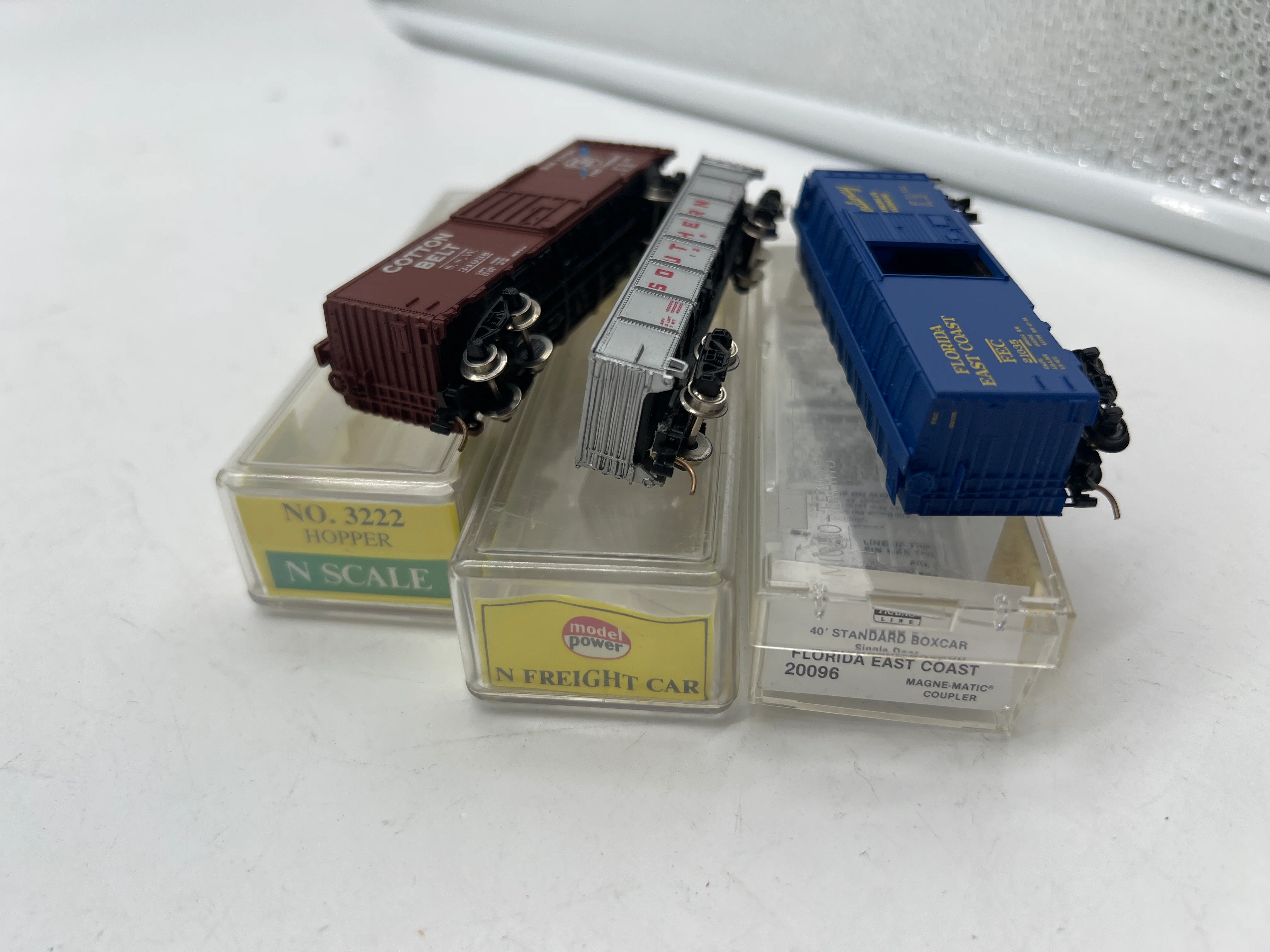 Set of 3 Assorted Freight Cars 003 -- Southern, Florida East Coast, Cotton belt -- N SCALE Like New Like New - Image 2