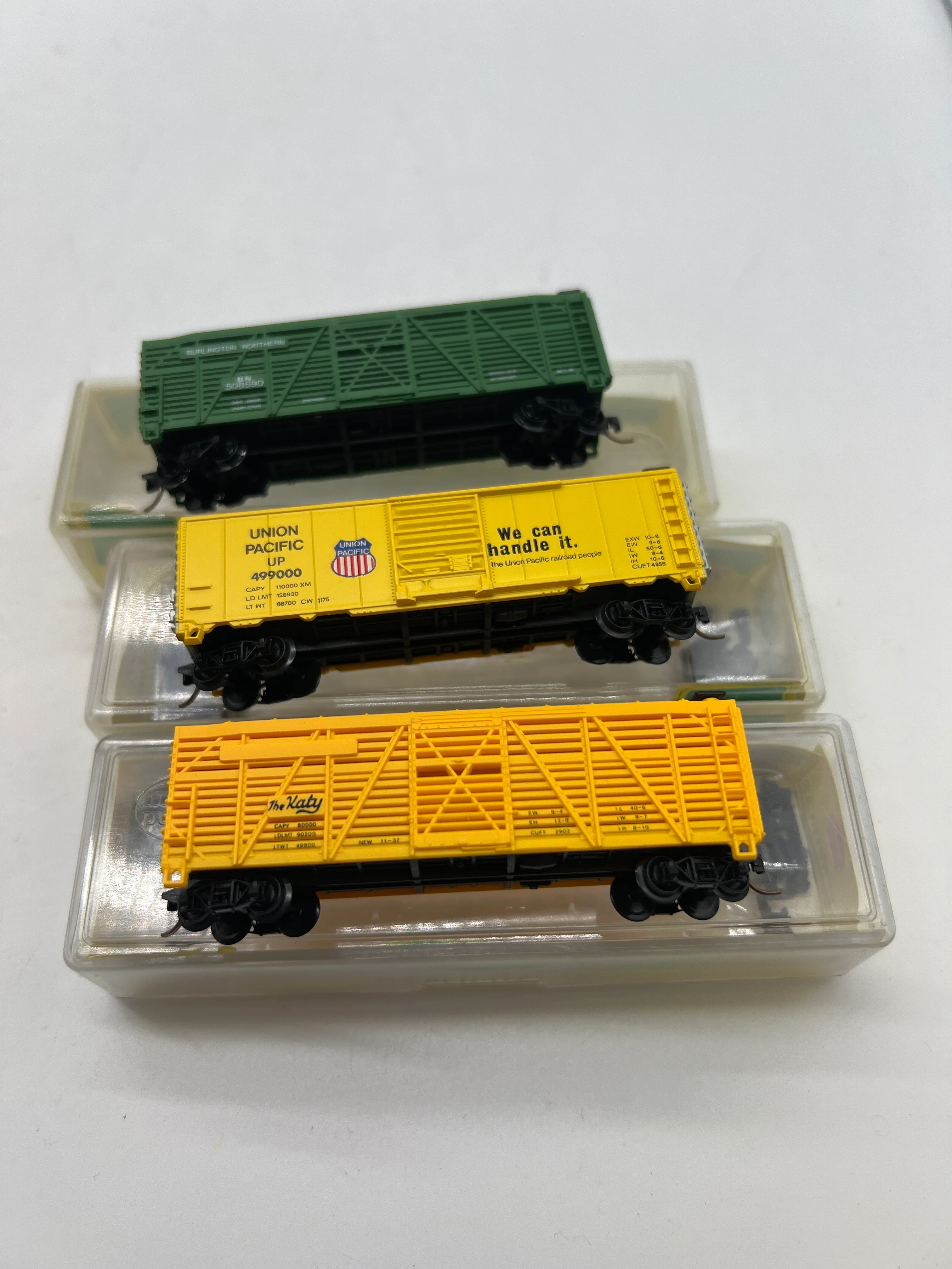 Set of 3 Assorted Freight Cars 005 --UP, Katy, BN- N SCALE  Like New - Image 2