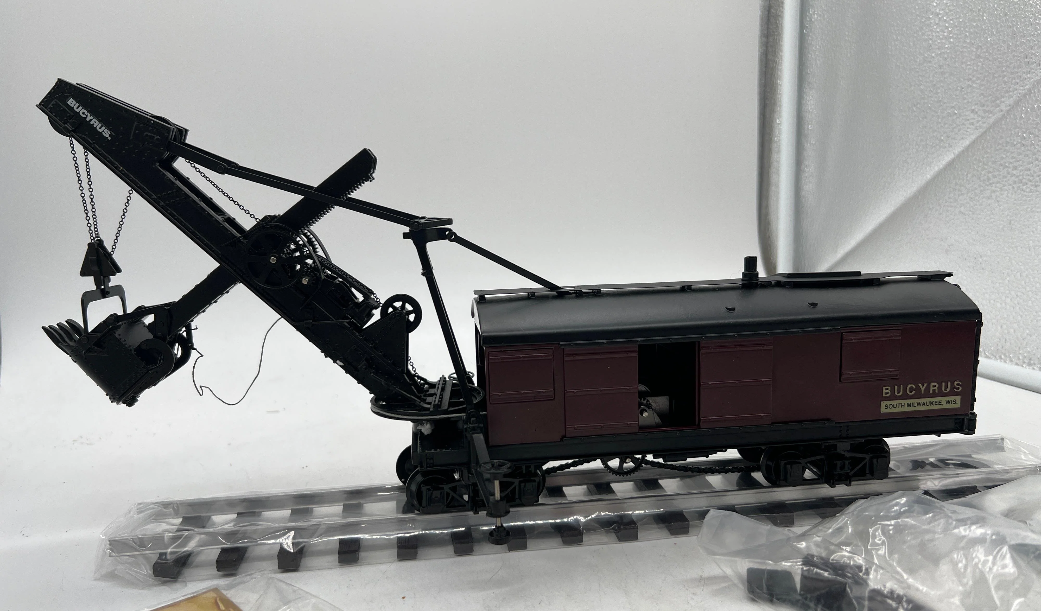 TWH Collectibles TWH021 Bucyrus Steam Shovel 1:48 Model O Scale Like New - Image 4