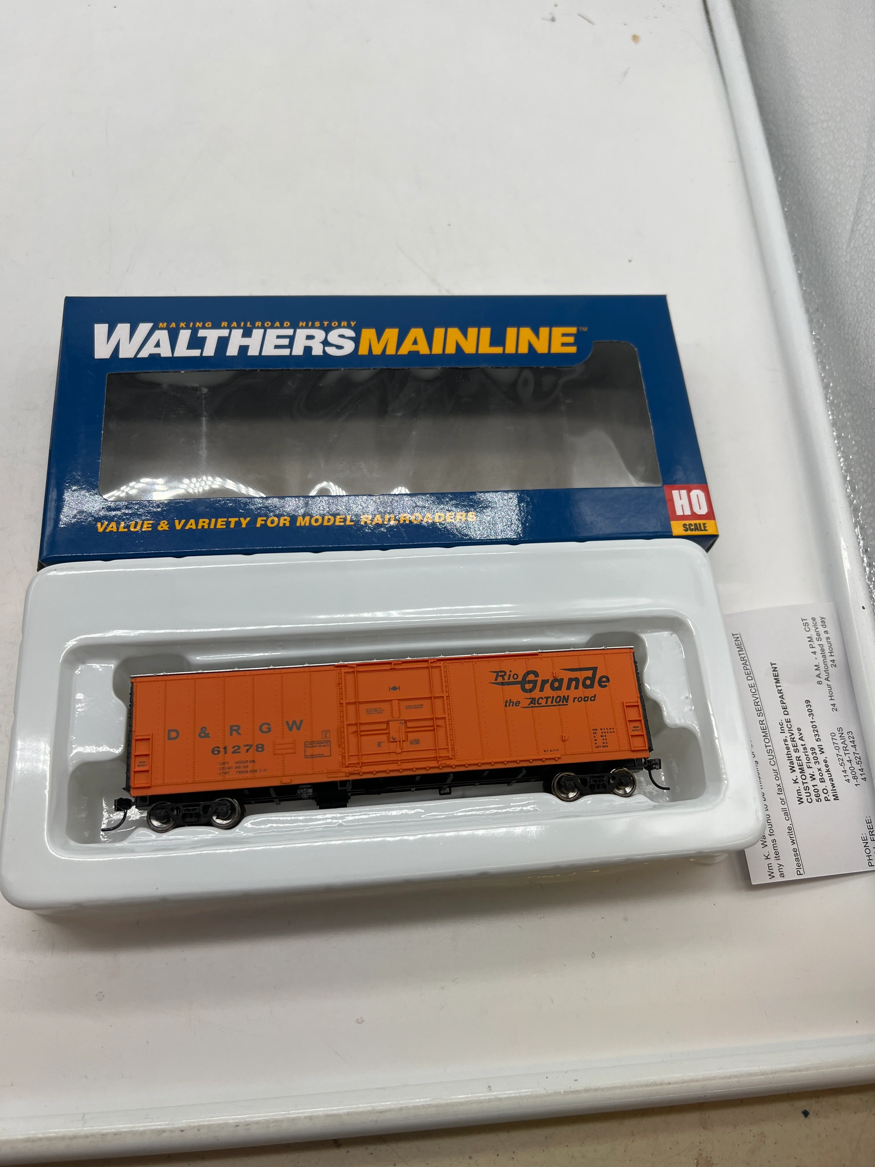 Walthers 910-2033 DENVER & RIO GRANDE WESTERN 50' FGE Insulated Boxcar Mainline orange, black #61278 HO Scale Like New - Image 2