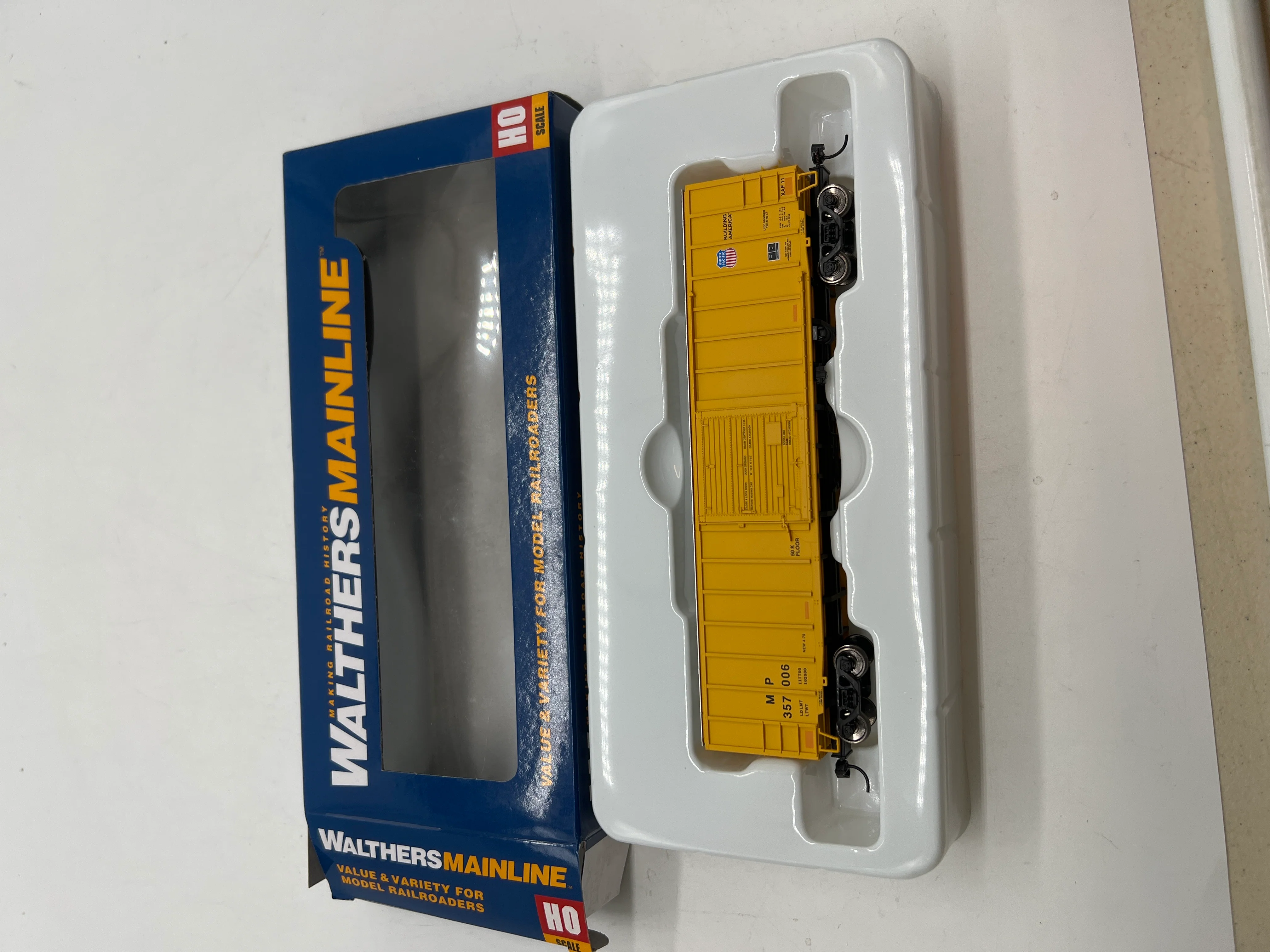 Walthers 910-2184 MISSOURI PACIFIC 50' ACF Exterior-Post Boxcar Mainline Armour Yellow #357006 HO Scale Like New - Image 2