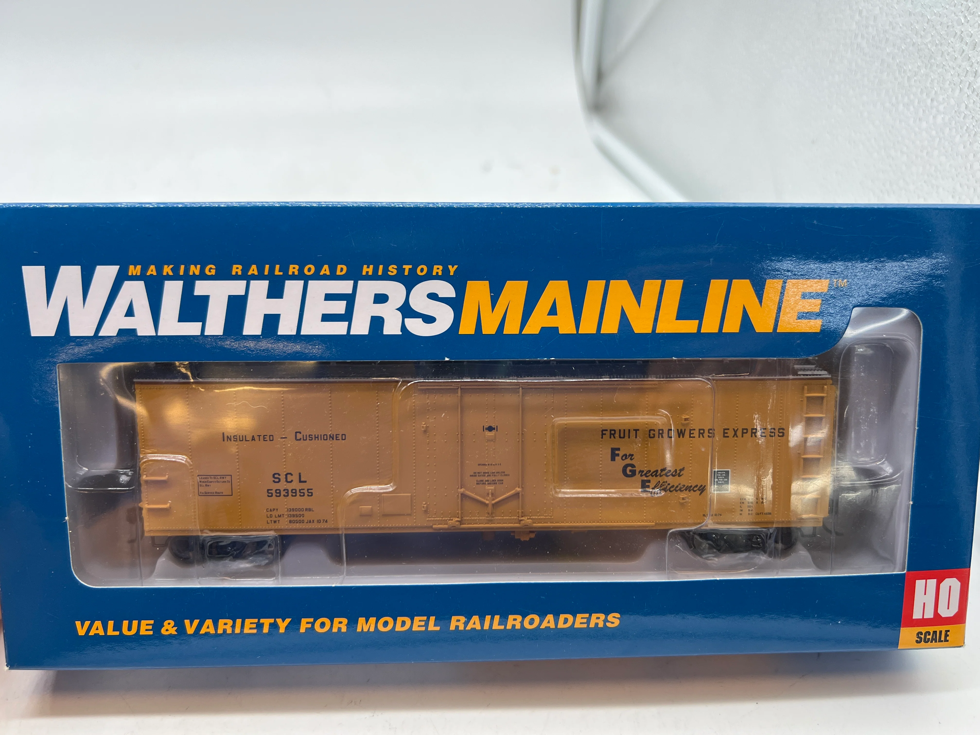 Walthers 910-2836 FRUIT GROWERS EXPRESS 50' PC&F Insulated Boxcar Mainline yellow, silver, black #593955 HO Scale NEW - Image 2