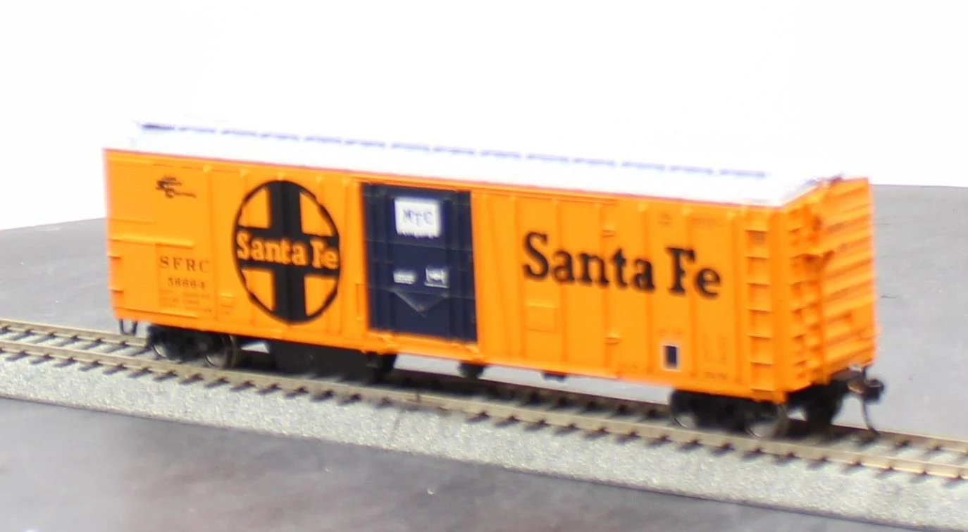 Walthers 910-3776 ATCHISON, TOPEKA & SANTA FE 50' AAR Mechanical Refrigerator Car Mainline #56664 HO Scale NEW - Image 4