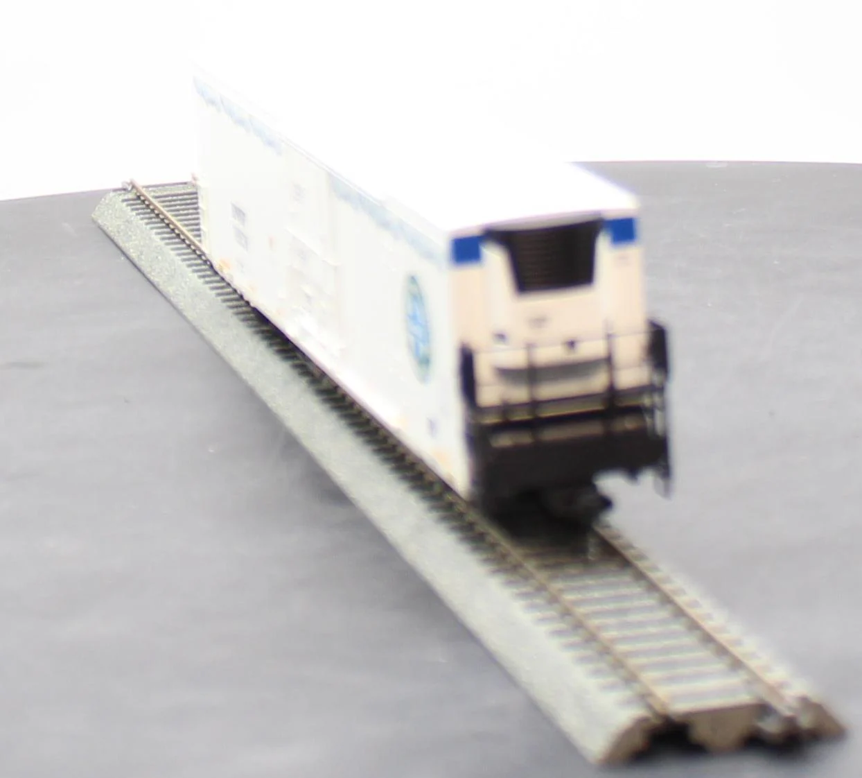 Walthers 910-4145 BURLINGTON NORTHERN SANTA FE 72' Modern Refrigerator Boxcar Mainline #793506 HO Scale NEW - Image 3