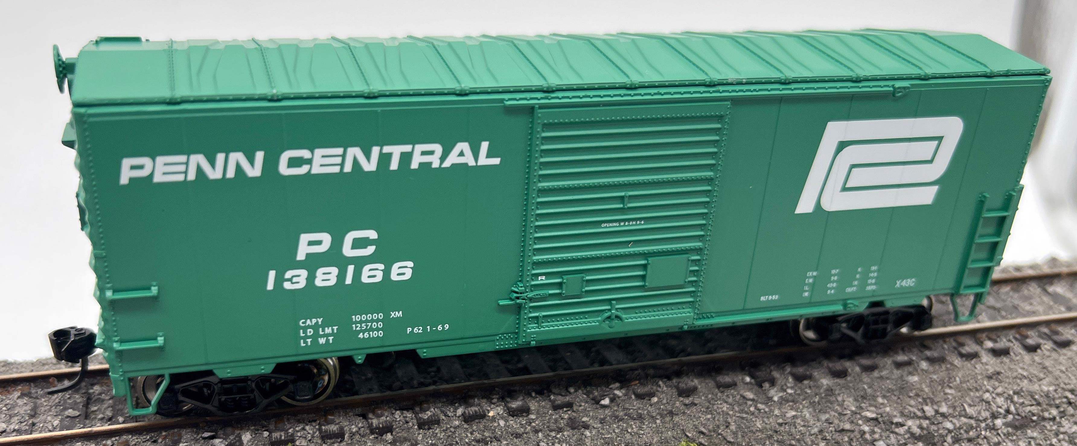 Walthers 910-45014 PENN CENTRAL 40' ACF Modernized Welded Boxcar Mainline #138166 HO Scale Like New - Image 2
