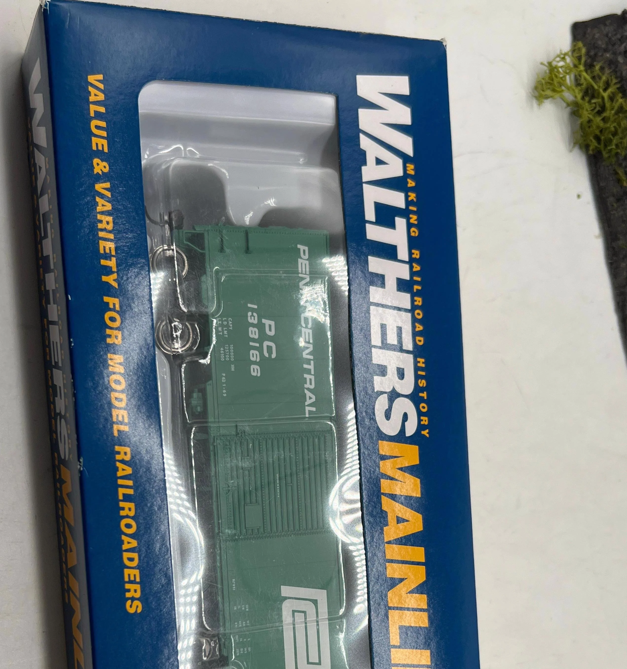 Walthers 910-45014 PENN CENTRAL 40' ACF Modernized Welded Boxcar Mainline #138166 HO Scale Like New - Image 5