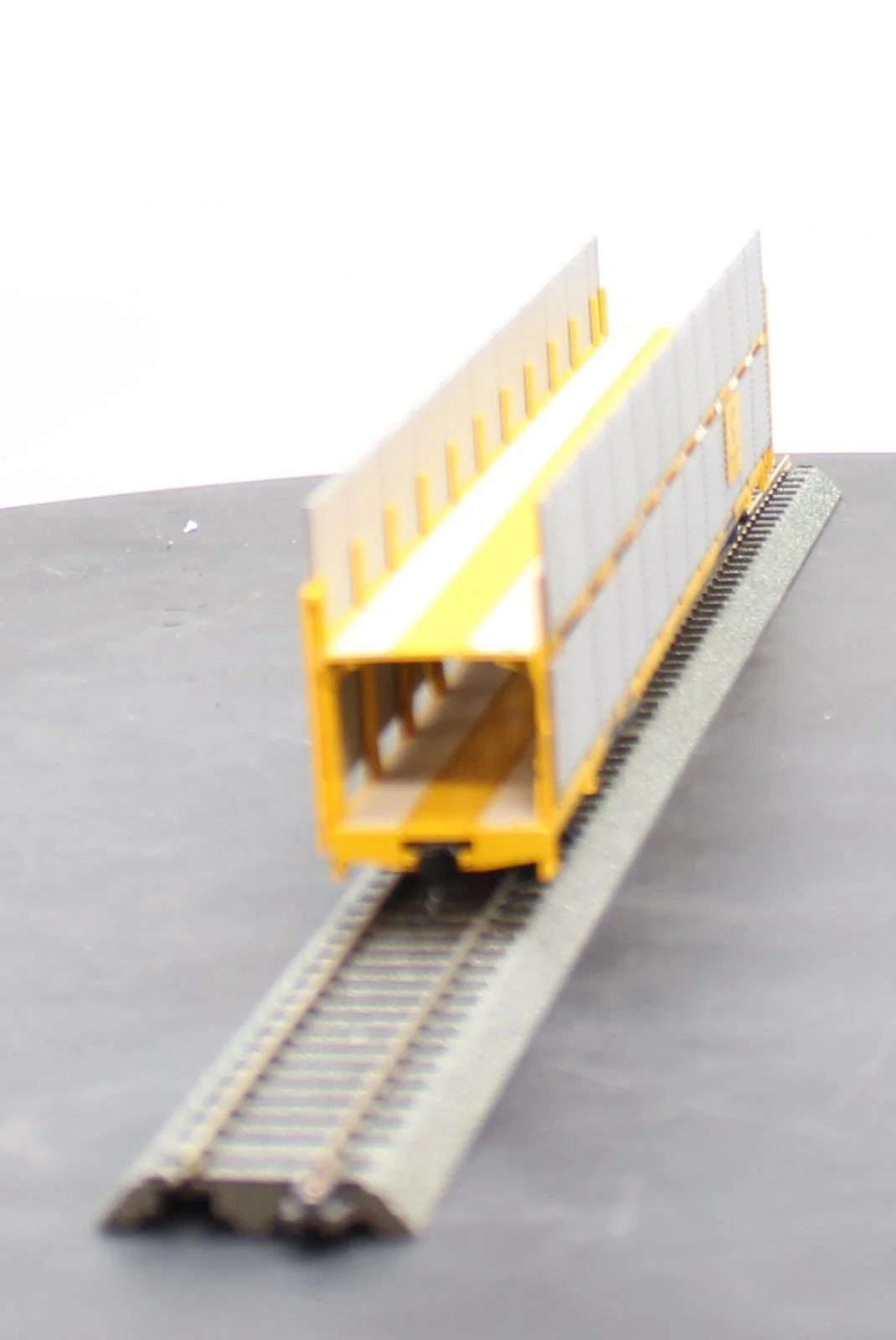 Walthers 910-8105 CHESAPEAKE & OHIO Rack/Trailer-Train Flatcar TTBX 89' Flatcar w/Bi-Level Shielded Auto Rack Mainline #965420 HO Scale NEW - Image 6
