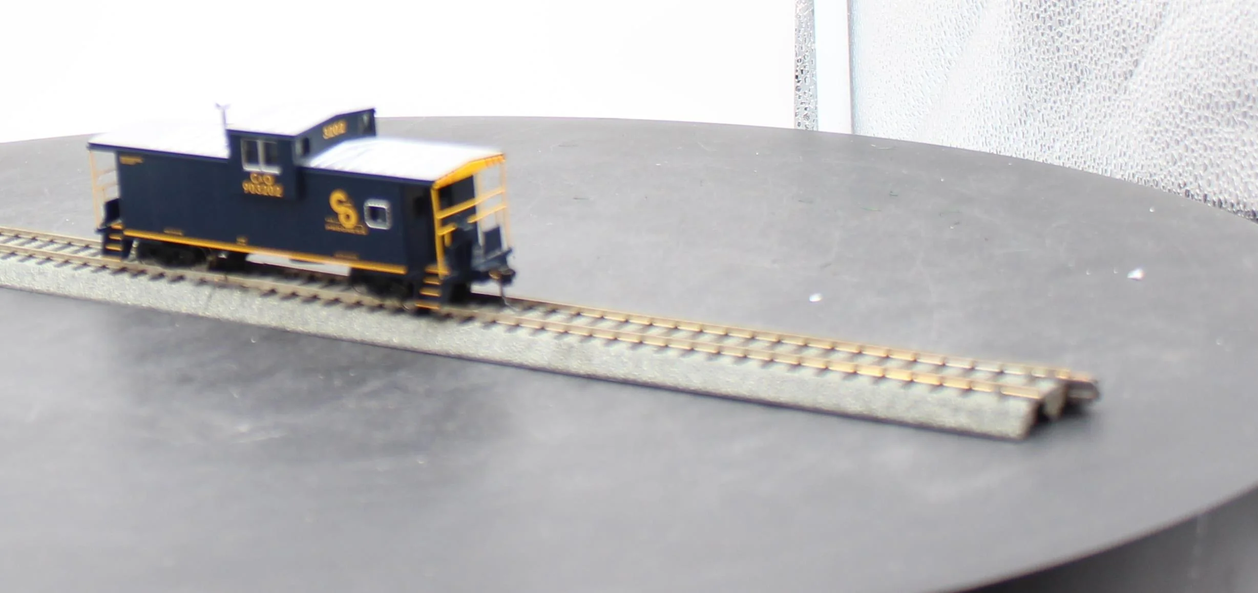 Walthers 910-8710 CHESAPEAKE & OHIO Extended Wide-Vision Caboose Mainline #903202 HO Scale NEW - Image 4