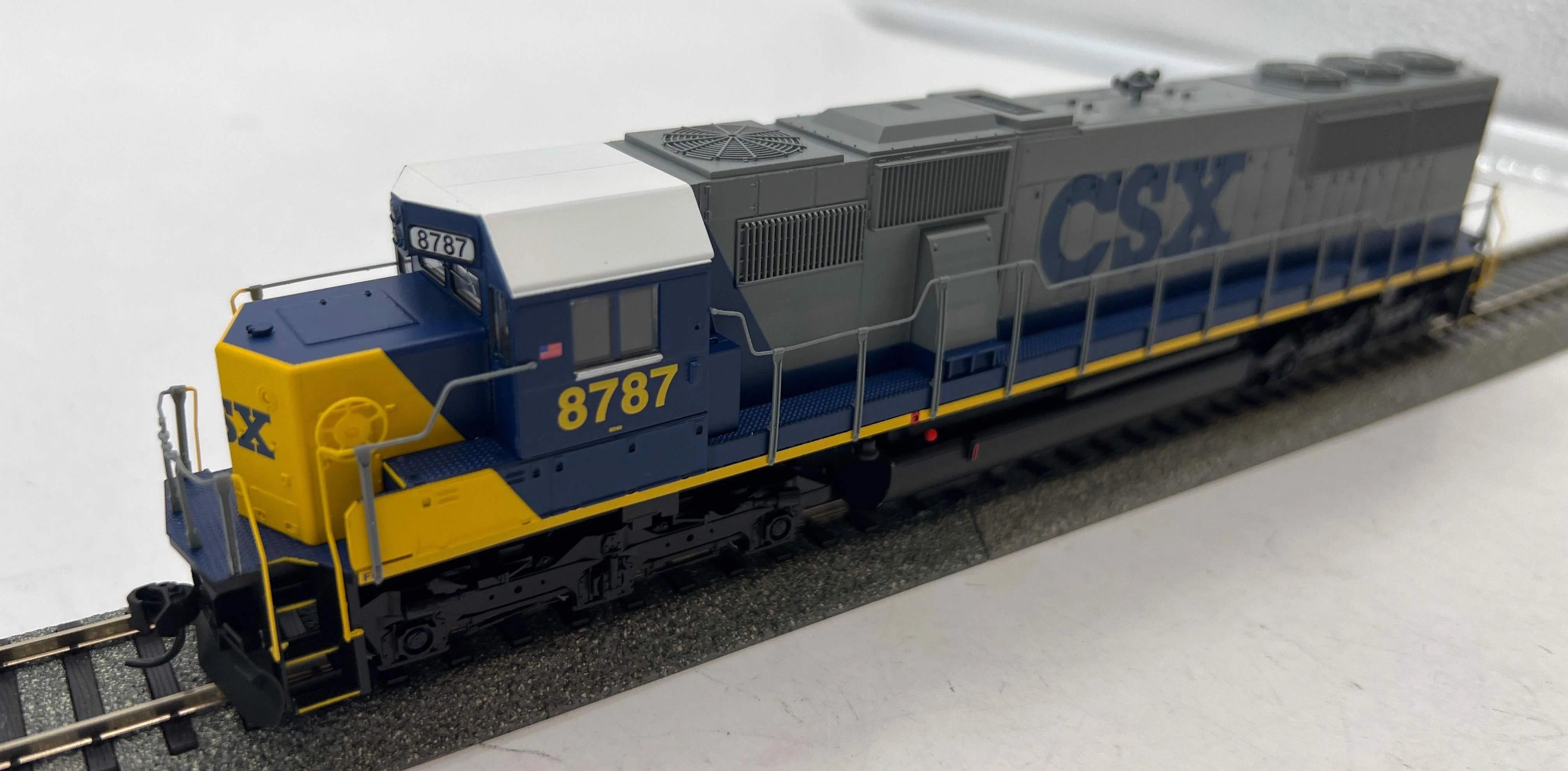 Walthers 910-9755 CSX EMD SD60 Mainline #8787 Diesel Locomotive HO Scale Like New dcc ready - Image 4