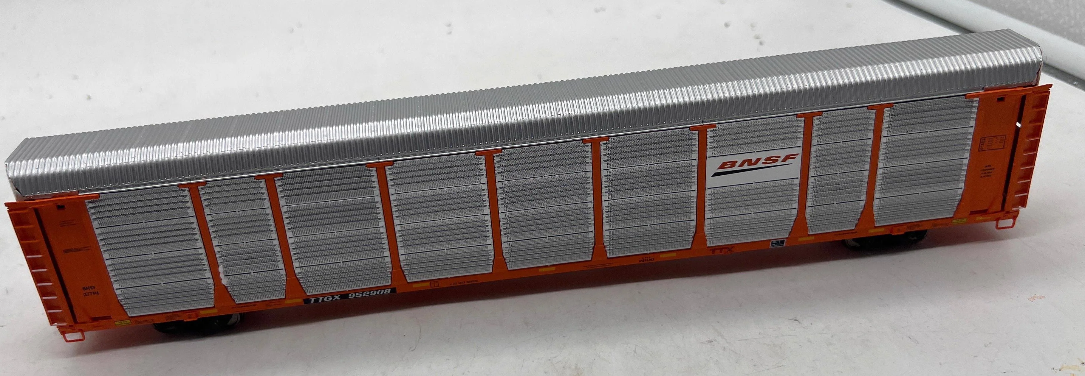 Walthers 920-101348 BNSF 89' Bi-Level Auto Carrier Proto Orange #27796 Auto Series HO Scale Like New - Image 5