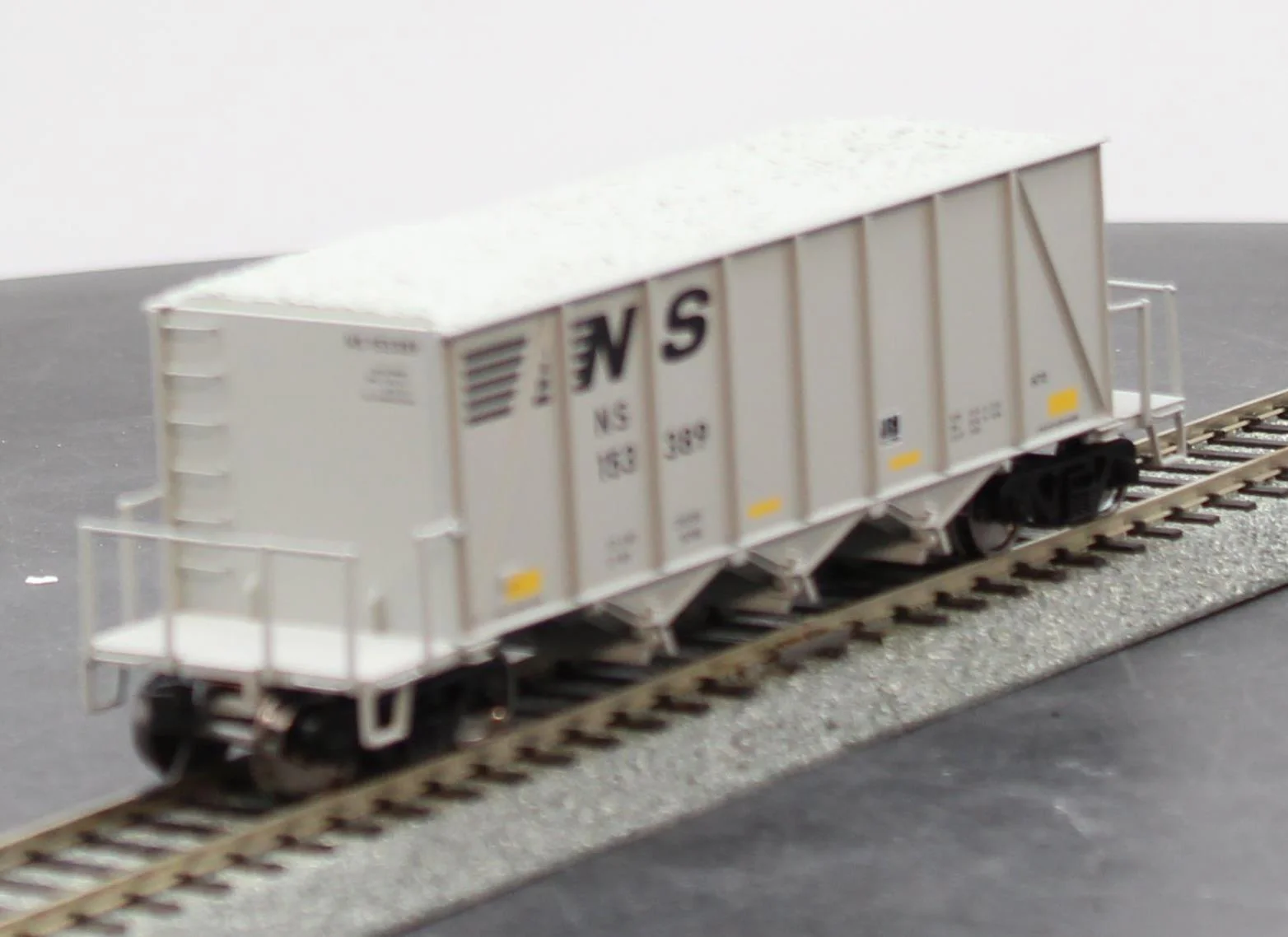 Walthers 920-106025 NORFOLK SOUTHERN 40' Ortner 100-Ton Open Aggregate Hopper Proto #153389 HO Scale NEW - Image 2