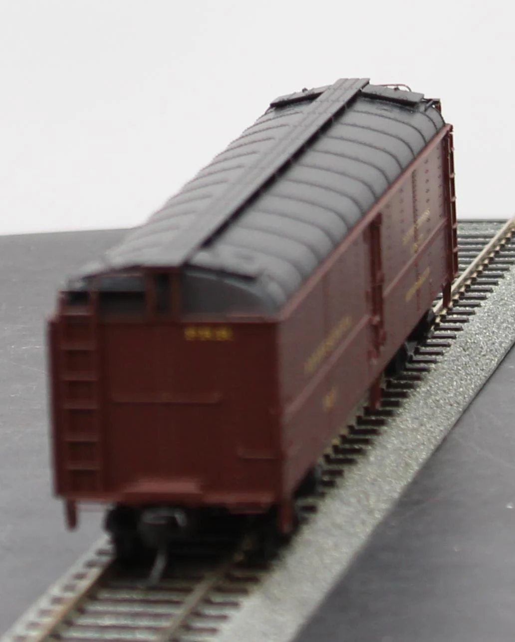 Walthers 920-17224 PENNSYLVANIA RAILROAD R50b Express Reefer WalthersProto Tuscan, black, Dulux Gold #2670 HO Scale Like New - Image 6