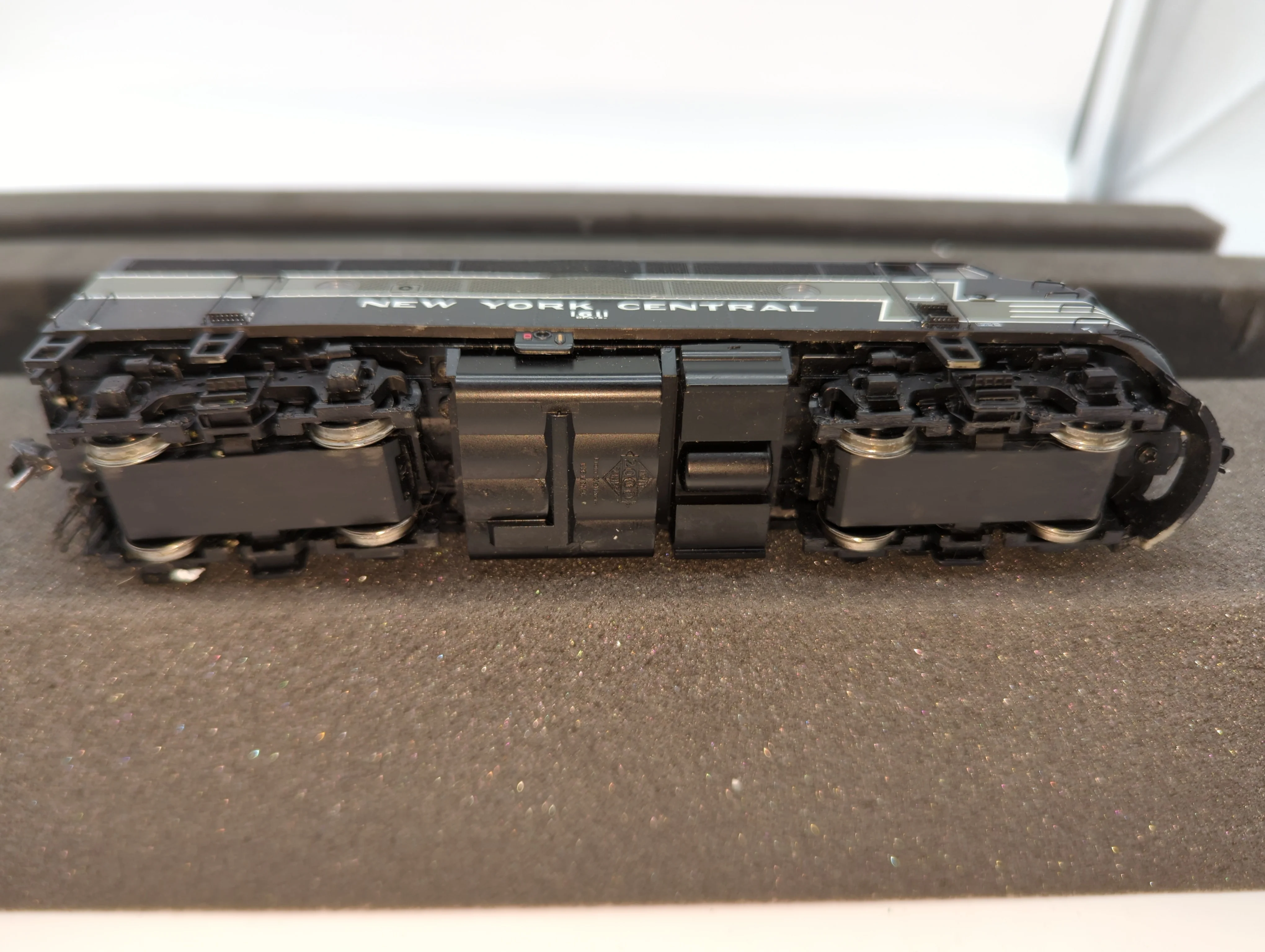 Walthers 920-41237 PROTO 2000 Diesel Powered w/Sound & DCC -- New York Central #1611 HO SCALE Like New - Image 3