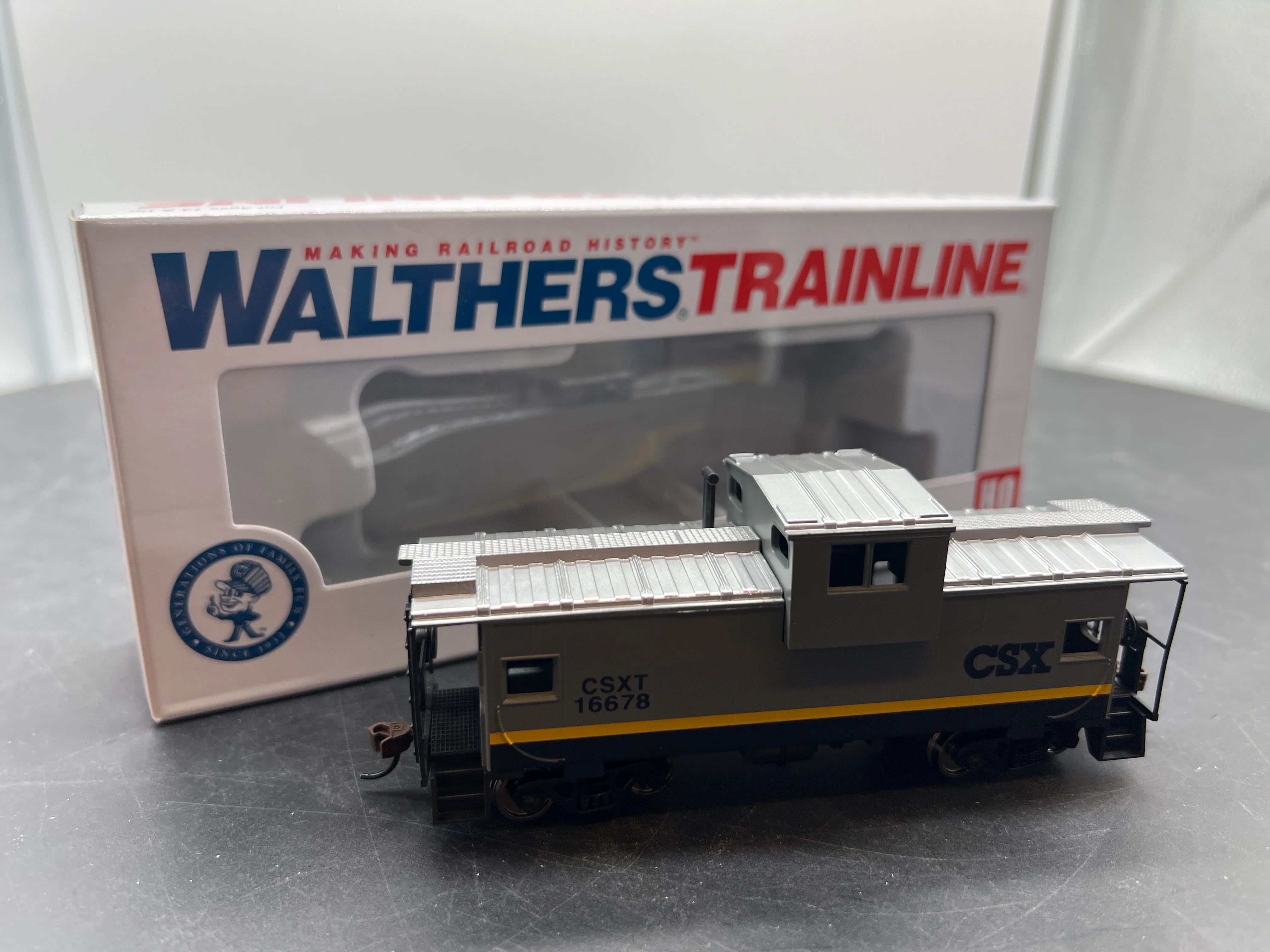 Walthers 931-1505 Wide-Vision Caboose - Ready to Run -- CSX Transportation HO SCALE Like New