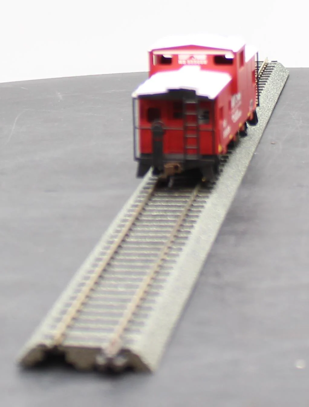 Walthers 931-1527 NORFOLK SOUTHERN Wide-Vision Caboose Trainline red, white HO Scale NEW - Image 2