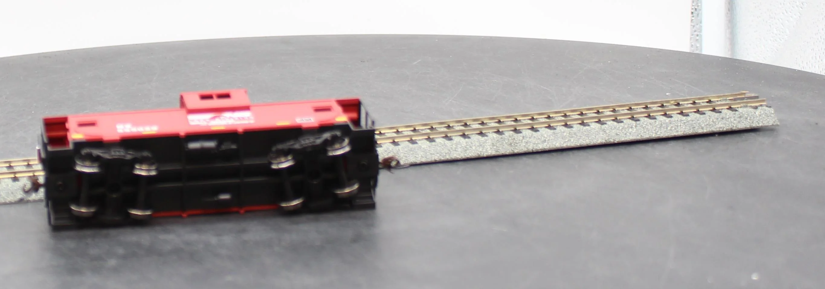 Walthers 931-1527 NORFOLK SOUTHERN Wide-Vision Caboose Trainline red, white HO Scale NEW - Image 7